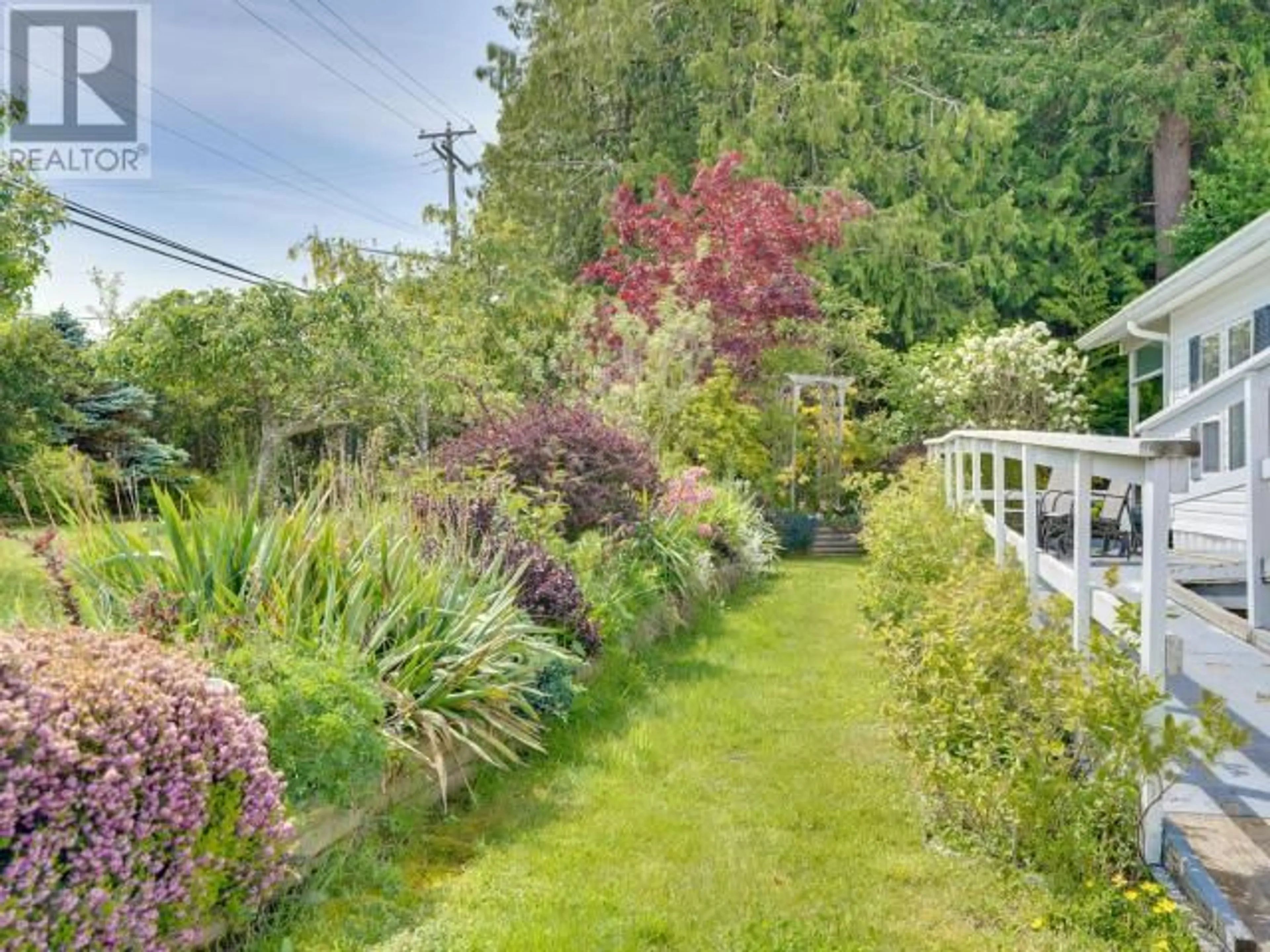 A pic from outside/outdoor area/front of a property/back of a property/a pic from drone, unknown for 201 - 7575 DUNCAN STREET, Powell River British Columbia V8A5L1