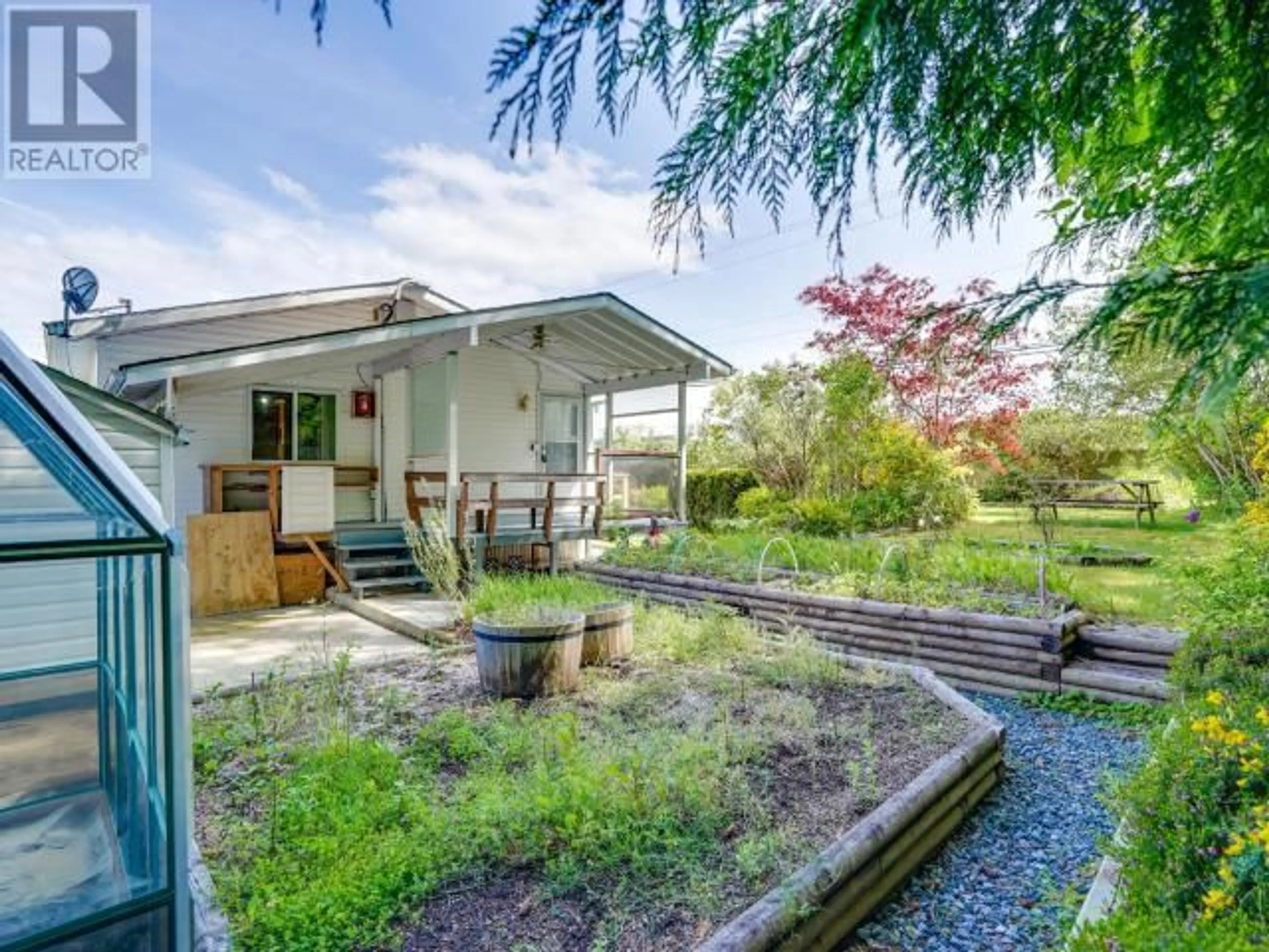 Patio, unknown for 201 - 7575 DUNCAN STREET, Powell River British Columbia V8A5L1