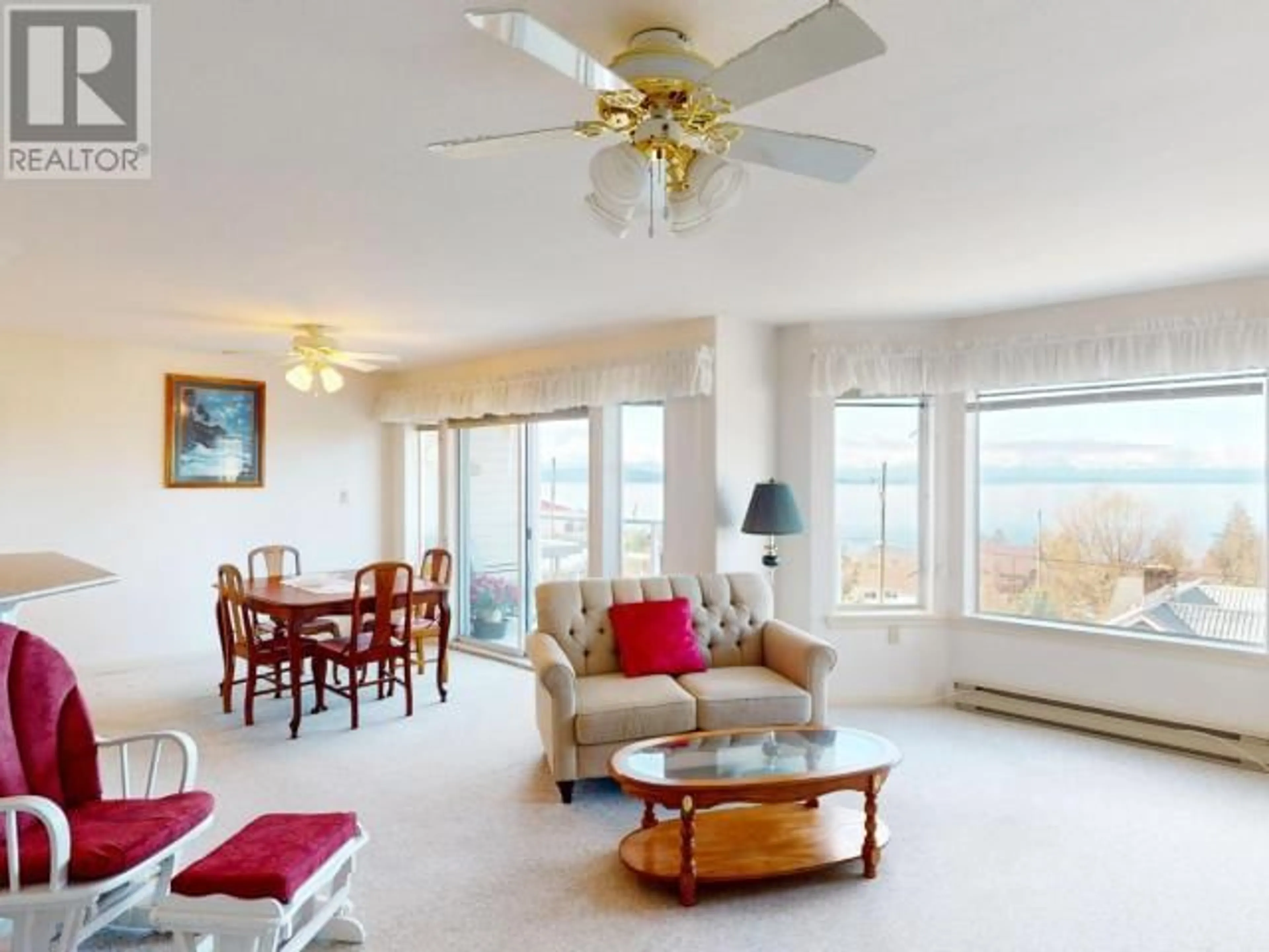 Living room with furniture, unknown for 302 - 6900 BURNABY STREET, Powell River British Columbia V8A1Y9