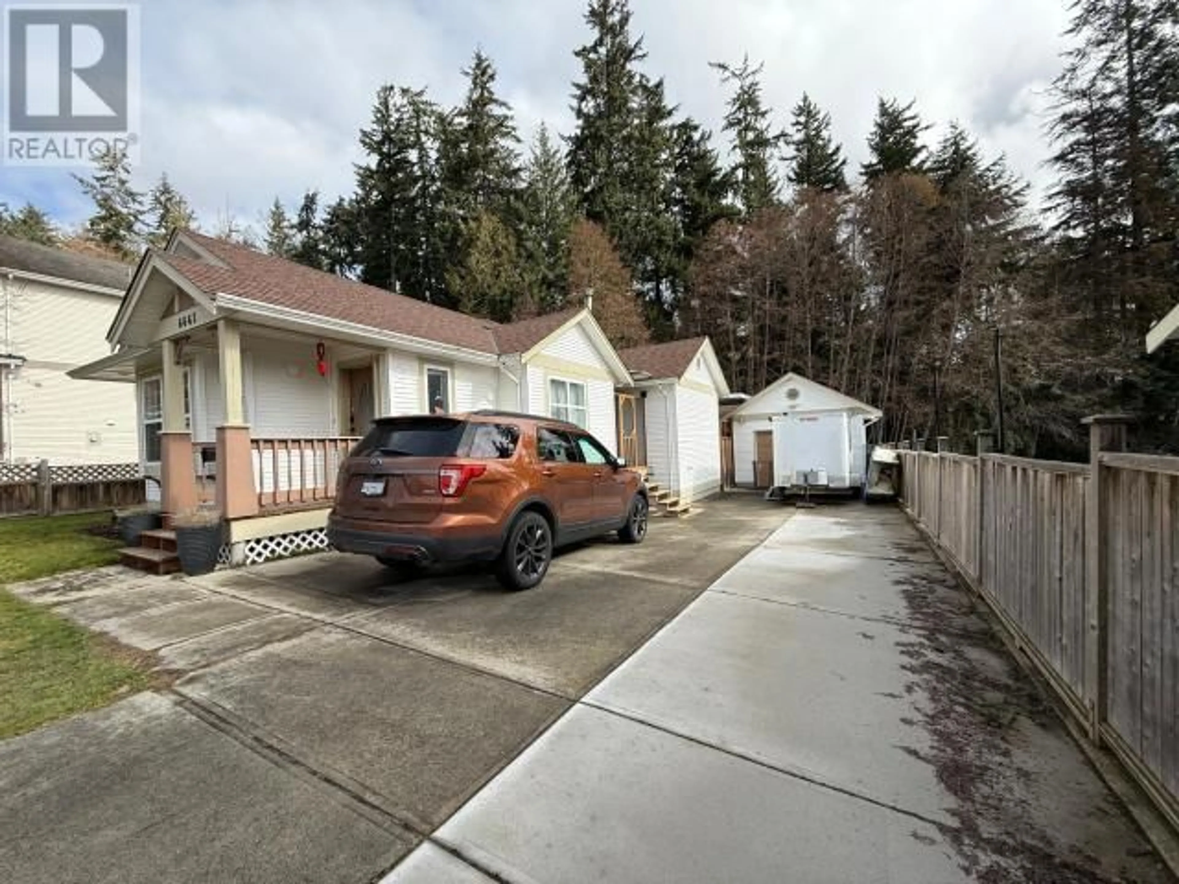 A pic from outside/outdoor area/front of a property/back of a property/a pic from drone, street for 6641 NORMANDY CRT, Powell River British Columbia V8A5V1