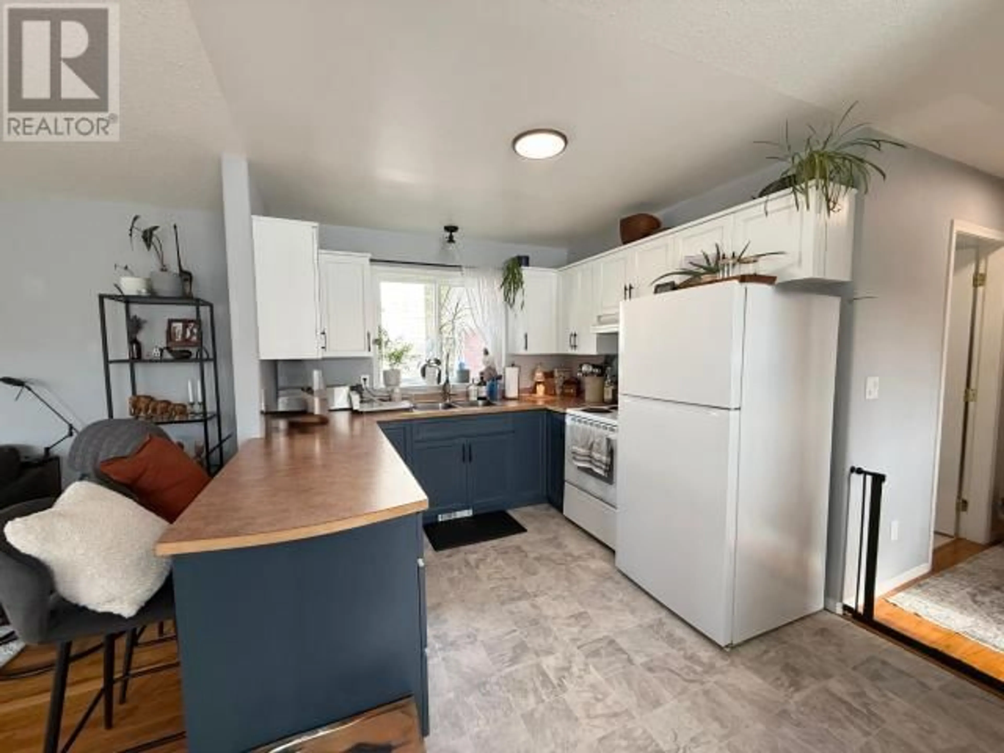 Open concept kitchen, unknown for 6641 NORMANDY CRT, Powell River British Columbia V8A5V1