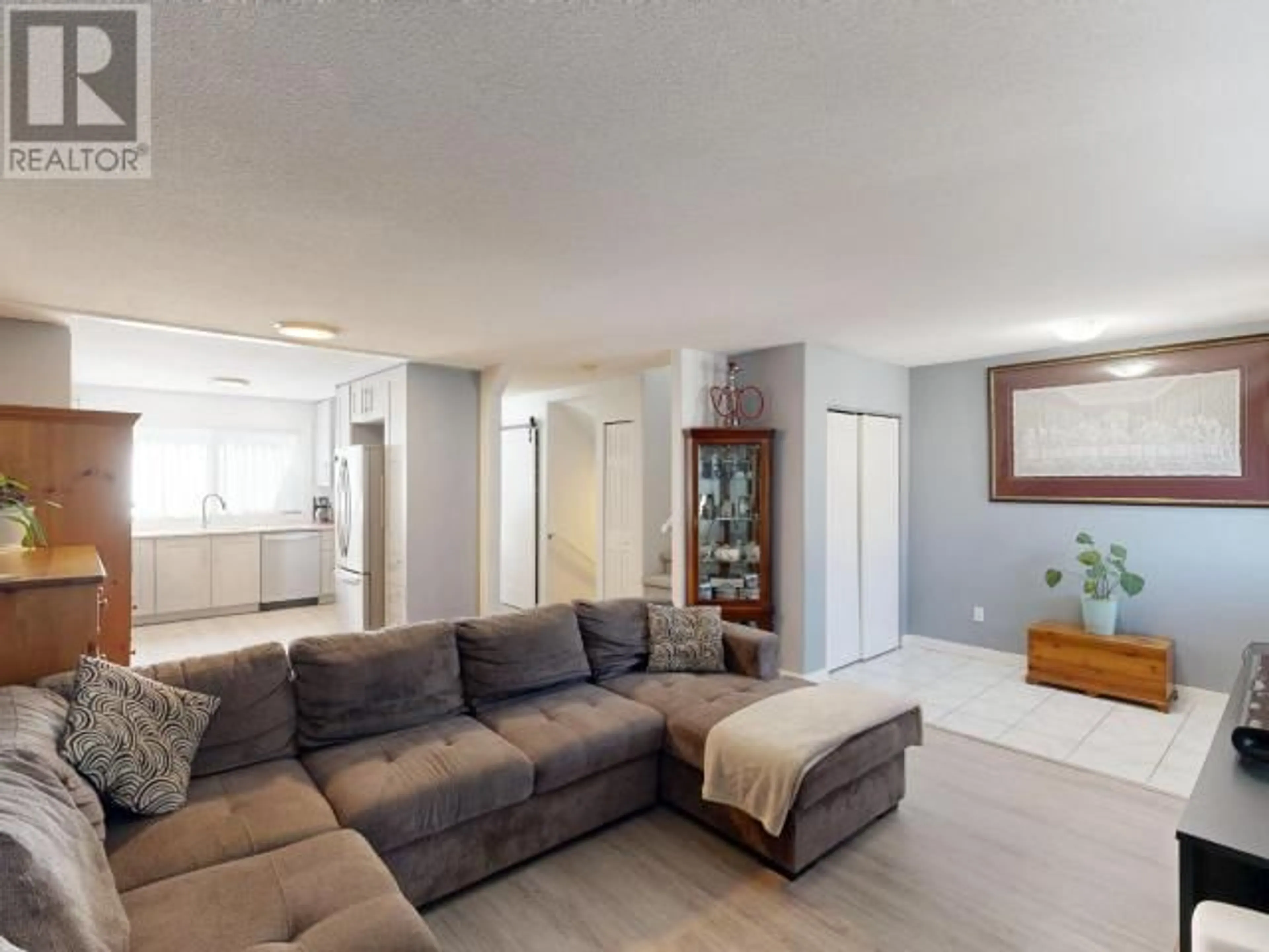 Living room with furniture, unknown for 2 - 3870 JOYCE AVE, Powell River British Columbia V8A2Z1