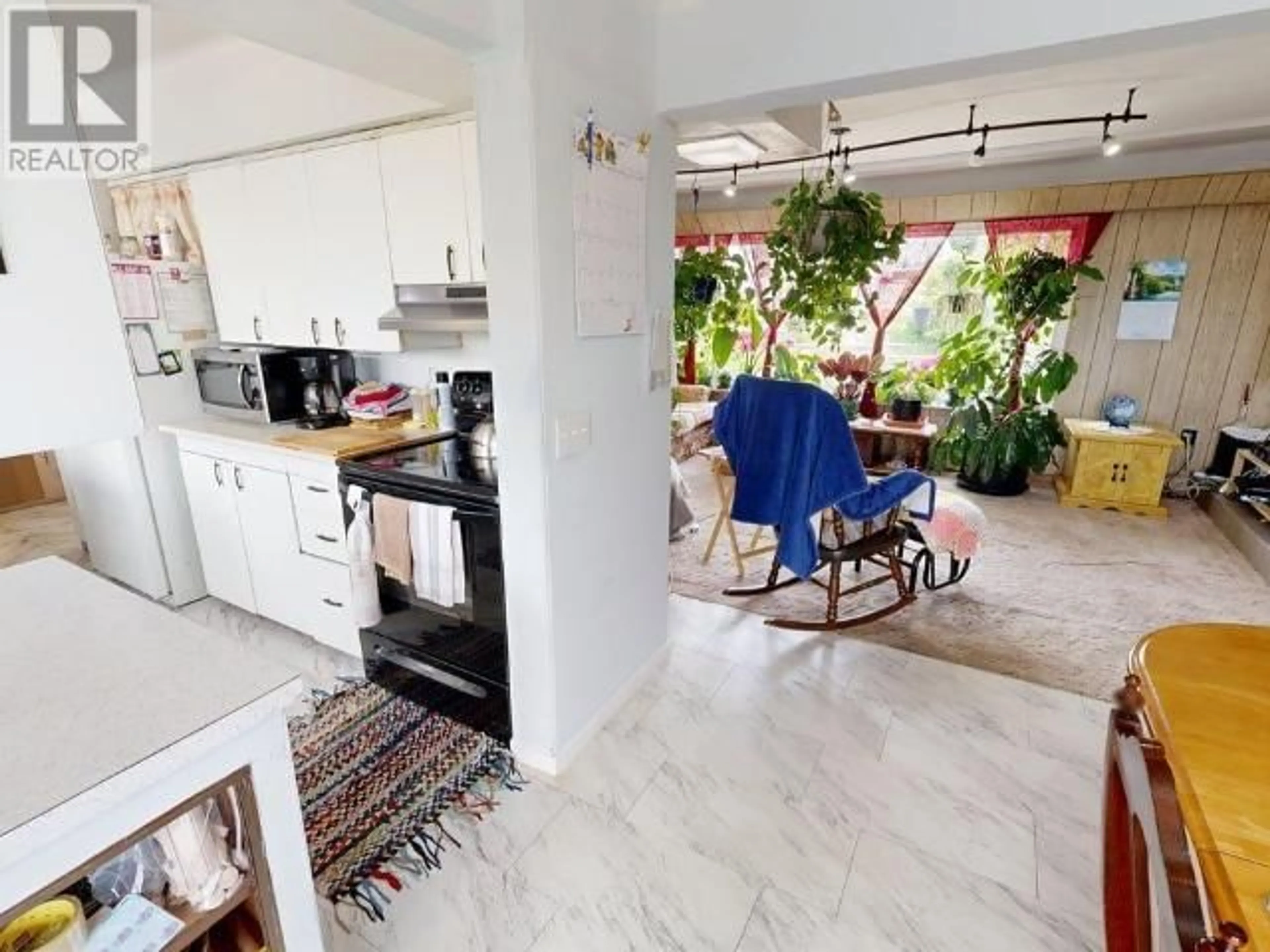 Open concept kitchen, ceramic/tile floor for 6503 HILLCREST AVE, Powell River British Columbia V8A4Y5