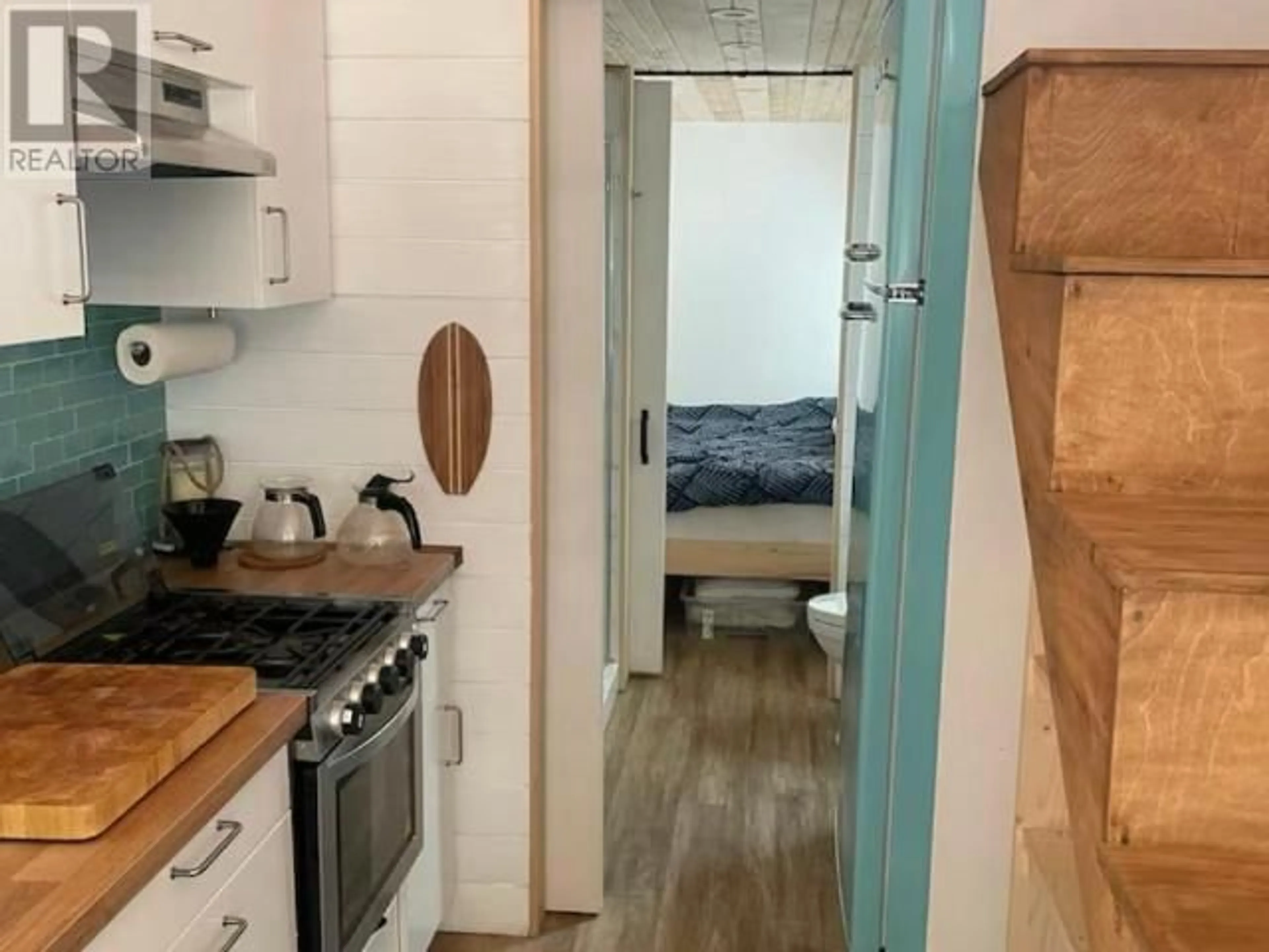 Standard kitchen, wood/laminate floor for 1306 VANCOUVER BLVD, Savary Island British Columbia V0N2G0