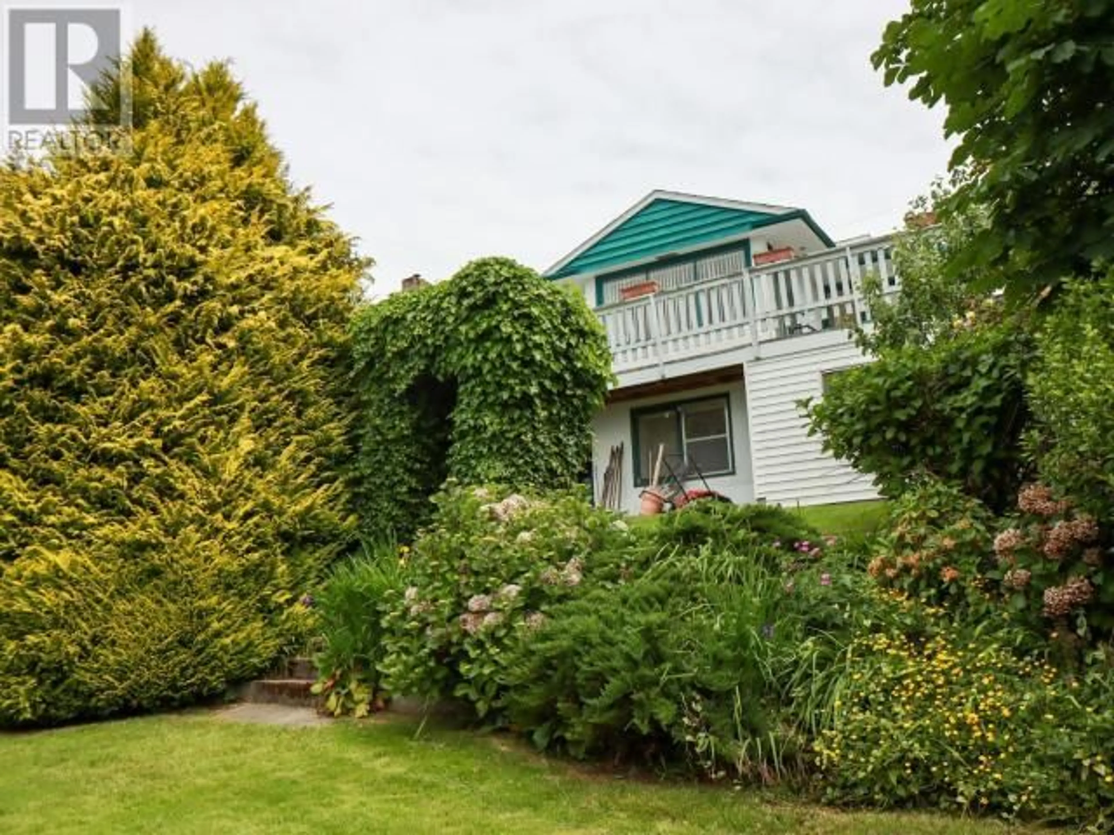 A pic from outside/outdoor area/front of a property/back of a property/a pic from drone, unknown for 4467 OMINECA AVE, Powell River British Columbia V8A2P8