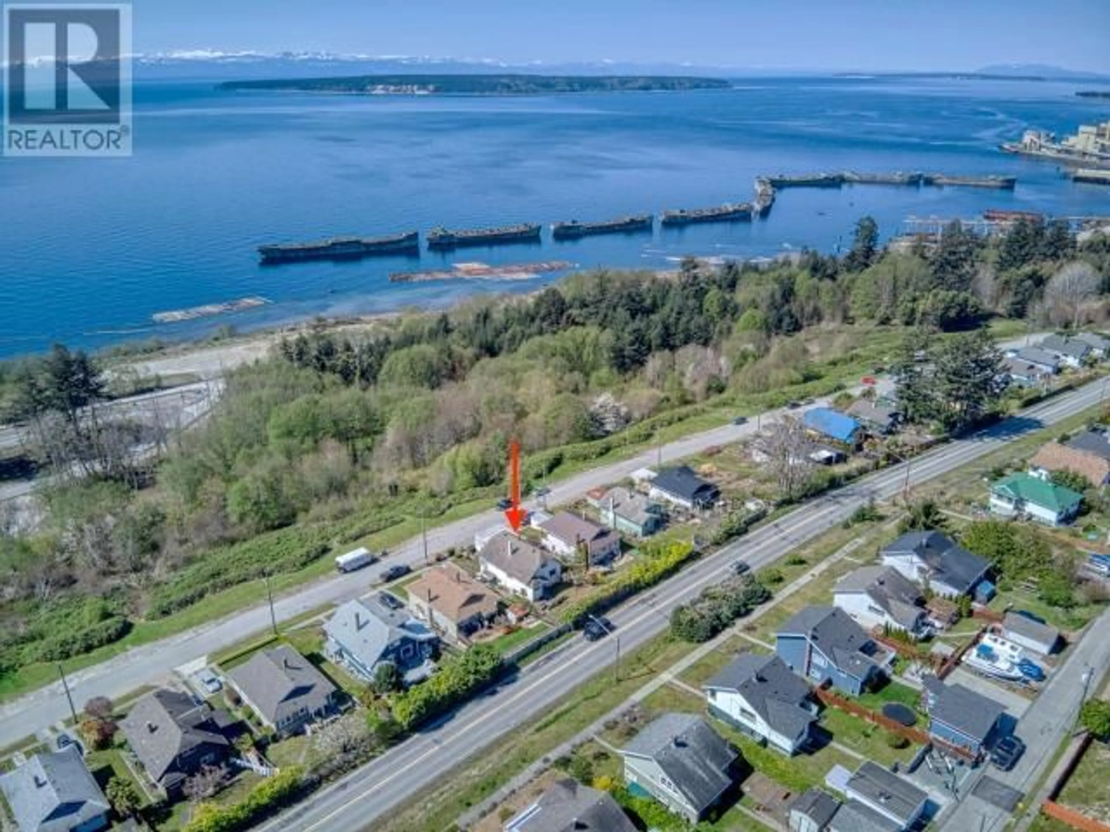 A pic from outside/outdoor area/front of a property/back of a property/a pic from drone, water/lake/river/ocean view for 5438 LABURNUM AVE, Powell River British Columbia V8A4M7
