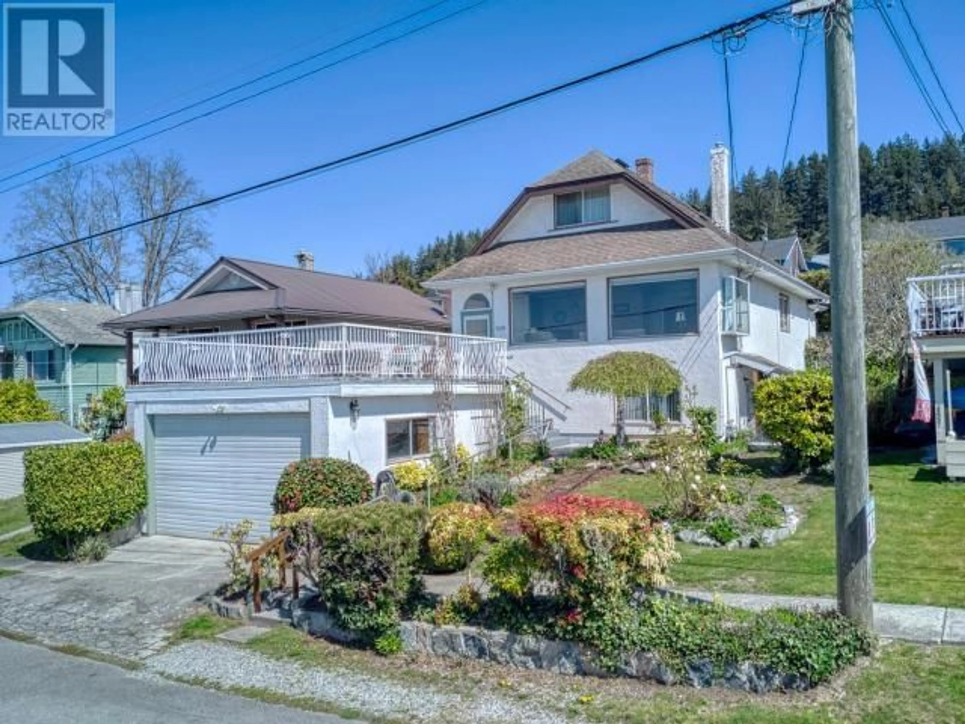 A pic from outside/outdoor area/front of a property/back of a property/a pic from drone, street for 5438 LABURNUM AVE, Powell River British Columbia V8A4M7