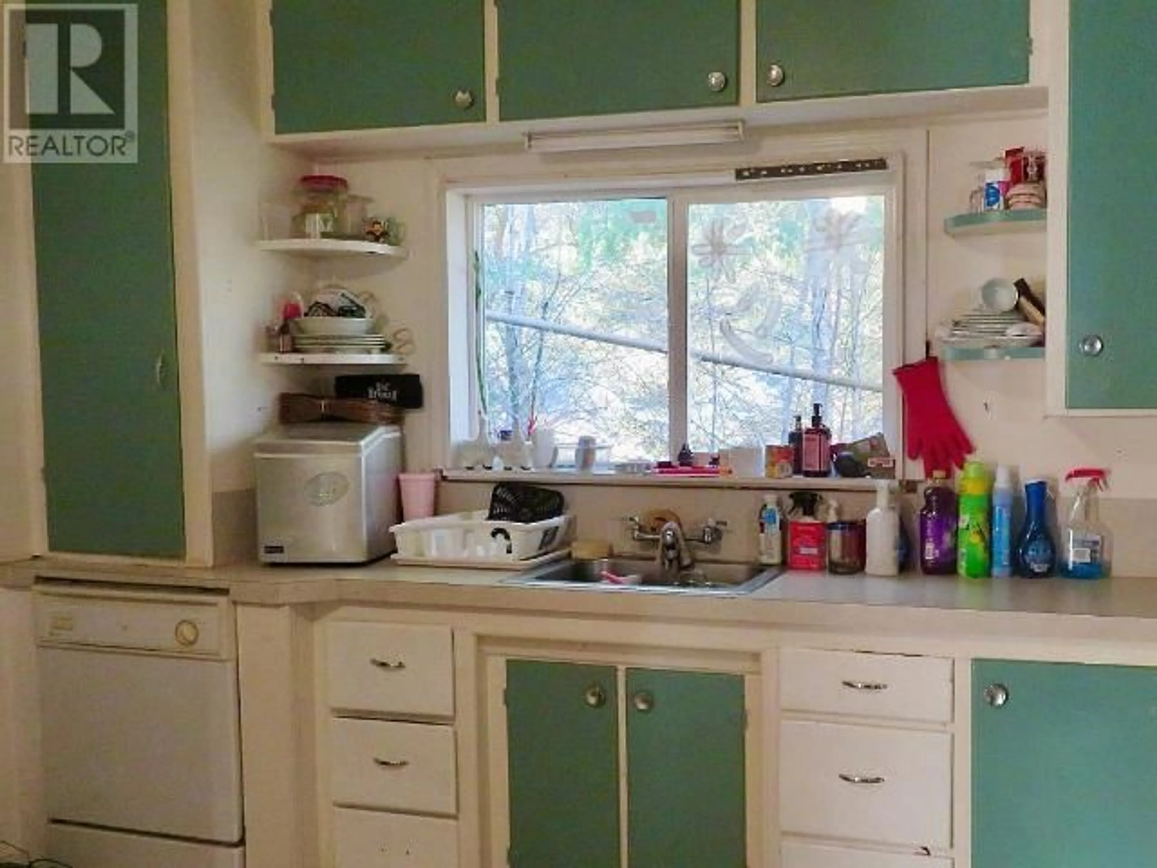 Standard kitchen, unknown for 7153 ALBERNI STREET, Powell River British Columbia V8A2C7