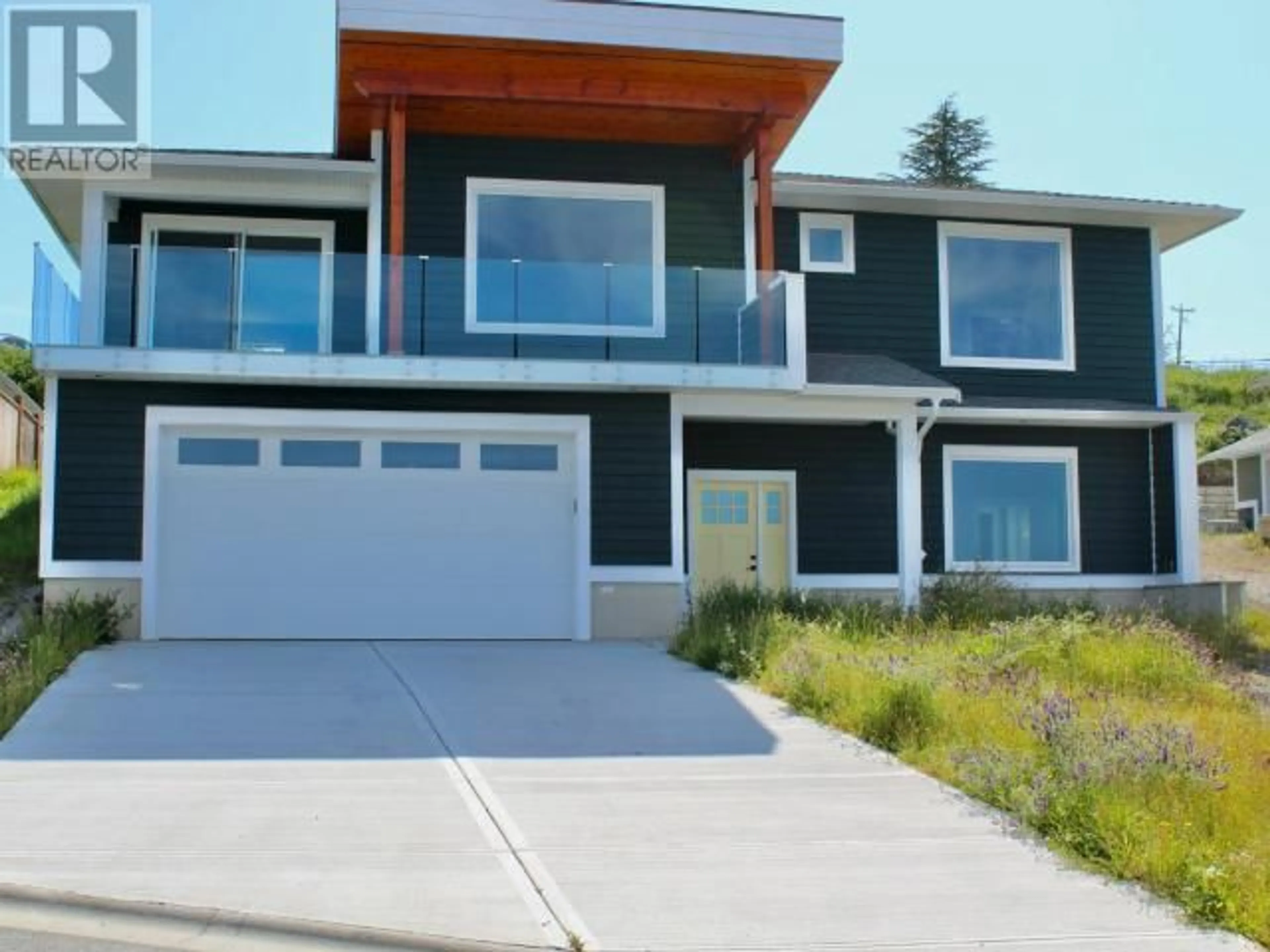 Home with vinyl exterior material, street for 4366 QUEBEC AVE, Powell River British Columbia V8A5L5