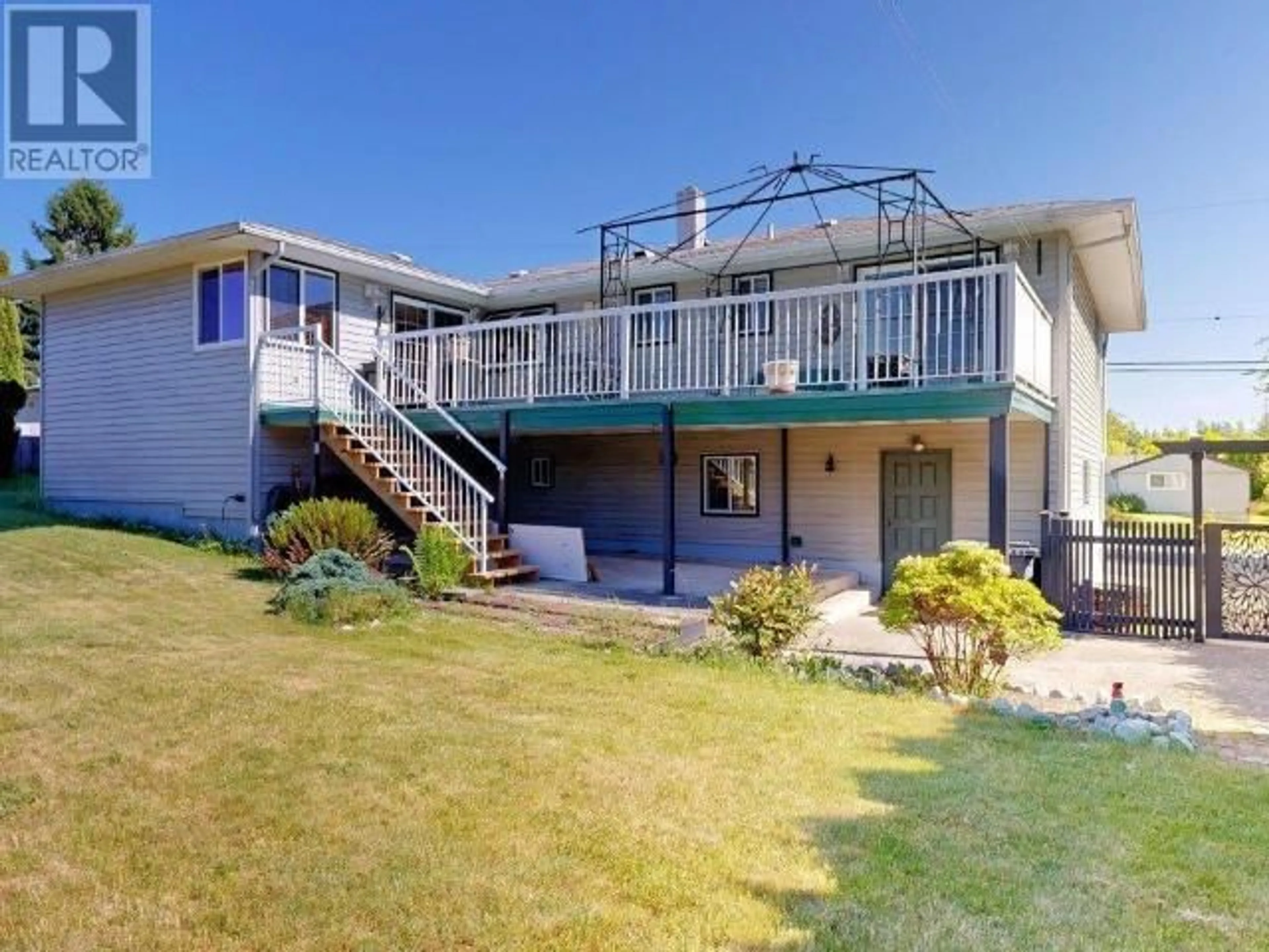 A pic from outside/outdoor area/front of a property/back of a property/a pic from drone, water/lake/river/ocean view for 7177 HUNTINGDON STREET, Powell River British Columbia