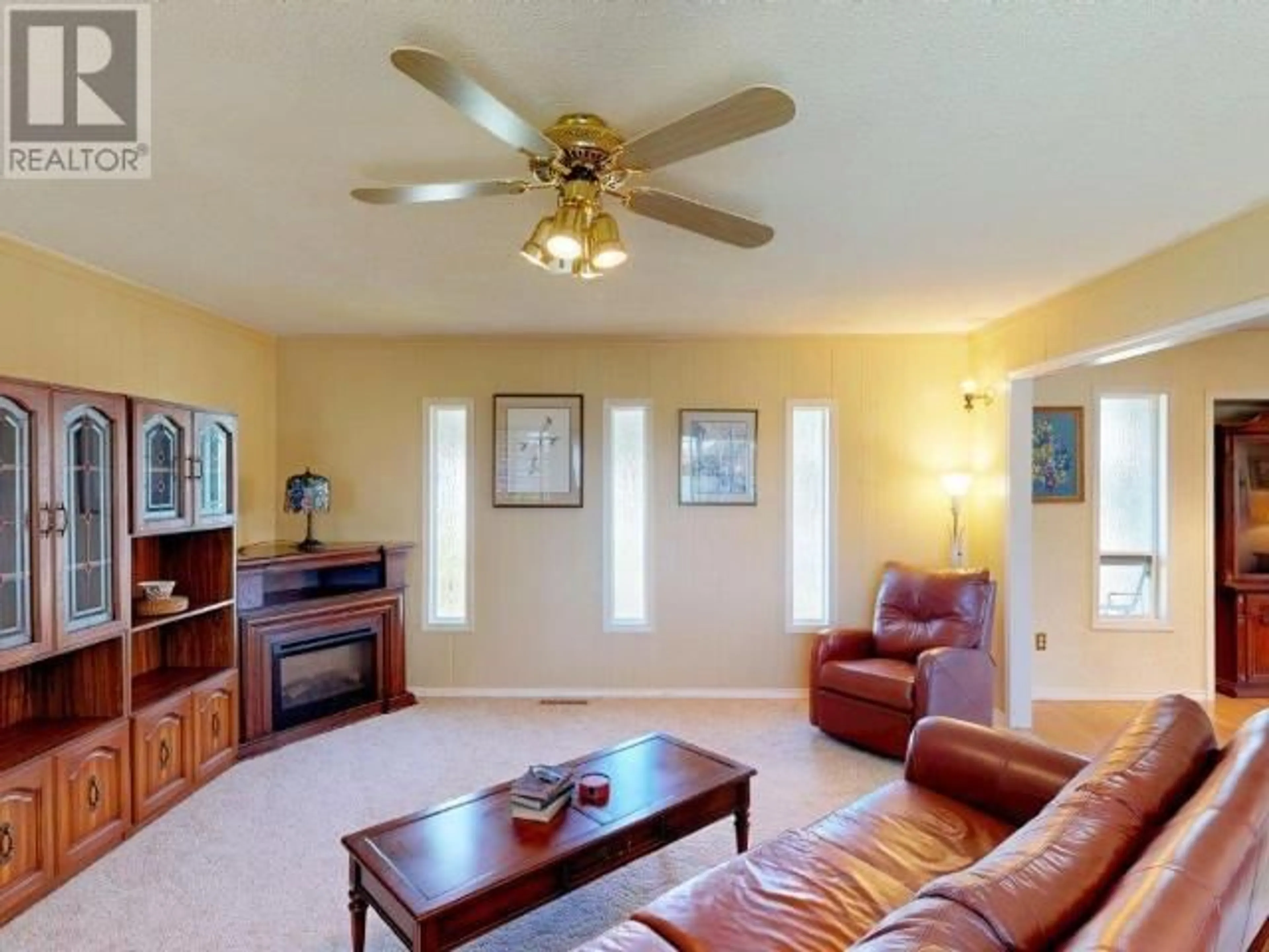 Living room with furniture, unknown for 7177 HUNTINGDON STREET, Powell River British Columbia