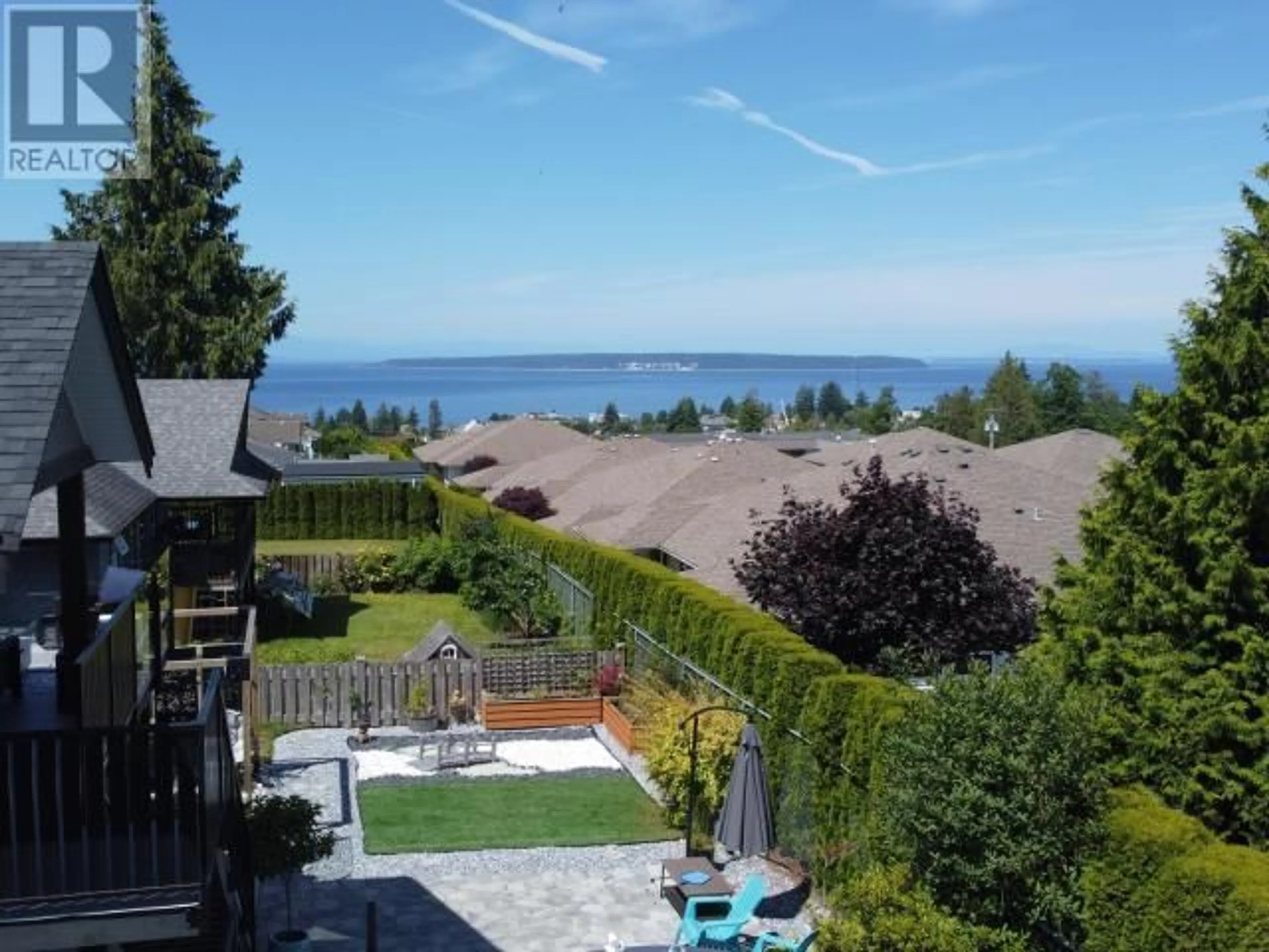 A pic from outside/outdoor area/front of a property/back of a property/a pic from drone, water/lake/river/ocean view for 7251 GEORGIA CRES, Powell River British Columbia V8A5T6