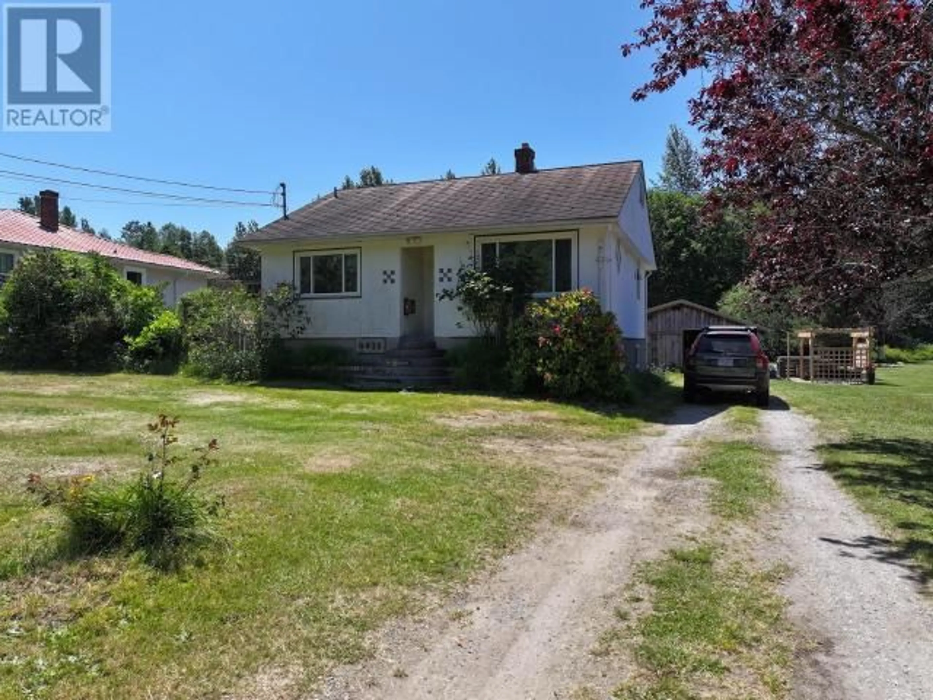 A pic from outside/outdoor area/front of a property/back of a property/a pic from drone, street for 6022 LUND, Powell River British Columbia
