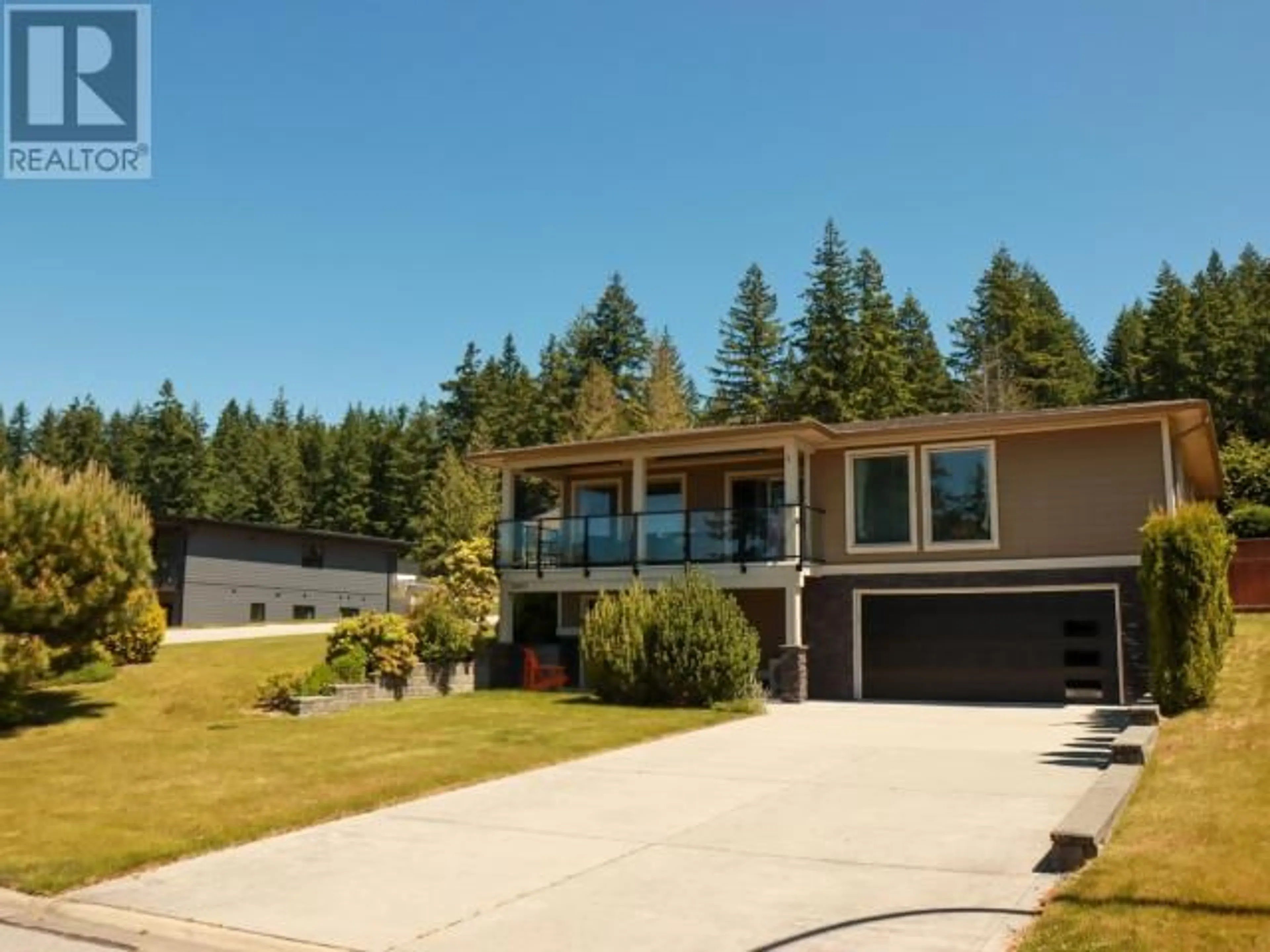 Home with vinyl exterior material, unknown for 3890 ONTARIO AVE, Powell River British Columbia