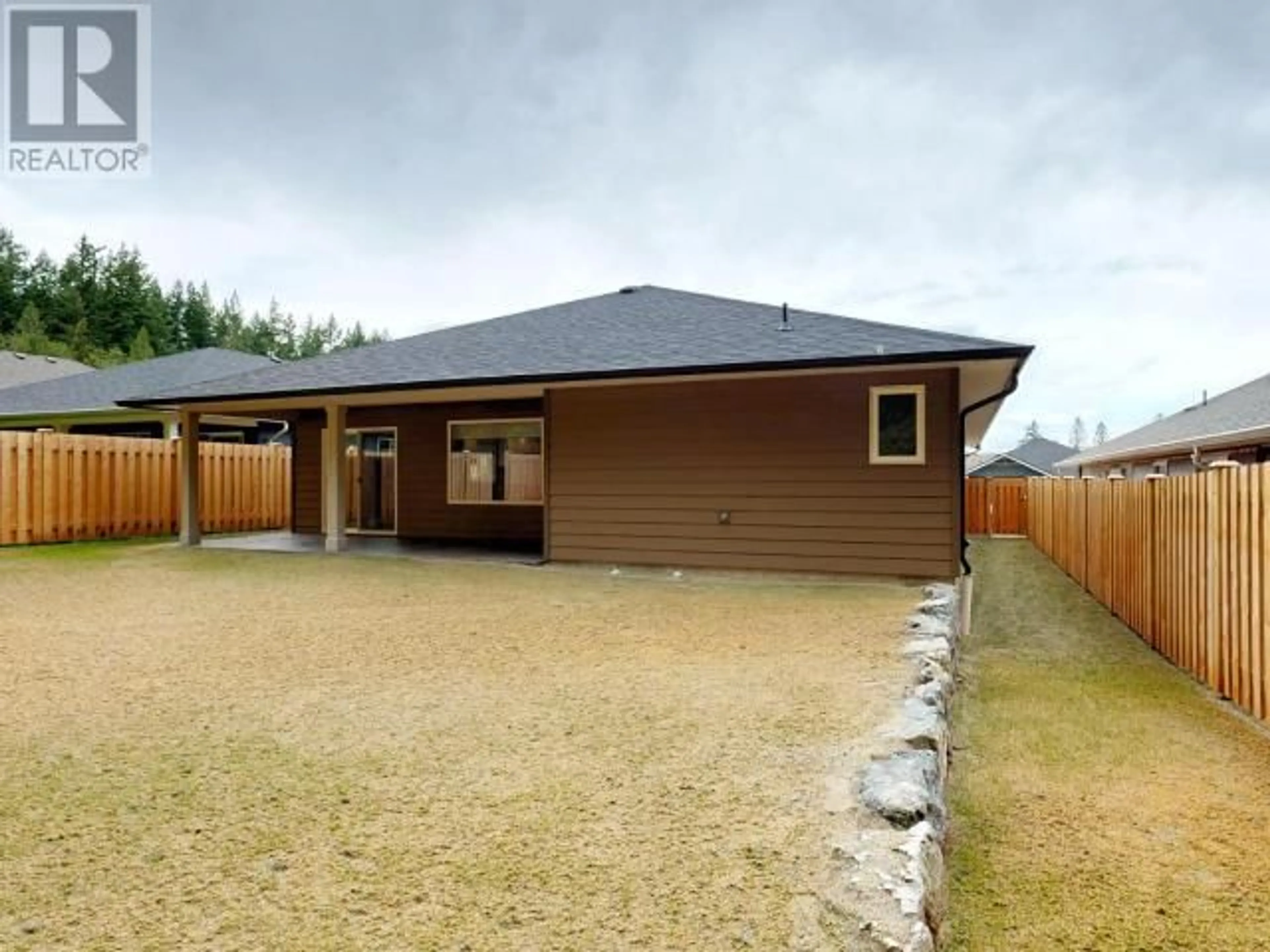 A pic from outside/outdoor area/front of a property/back of a property/a pic from drone, unknown for 4106 BEAUSEJOUR AVENUE, Powell River British Columbia V8A0A8