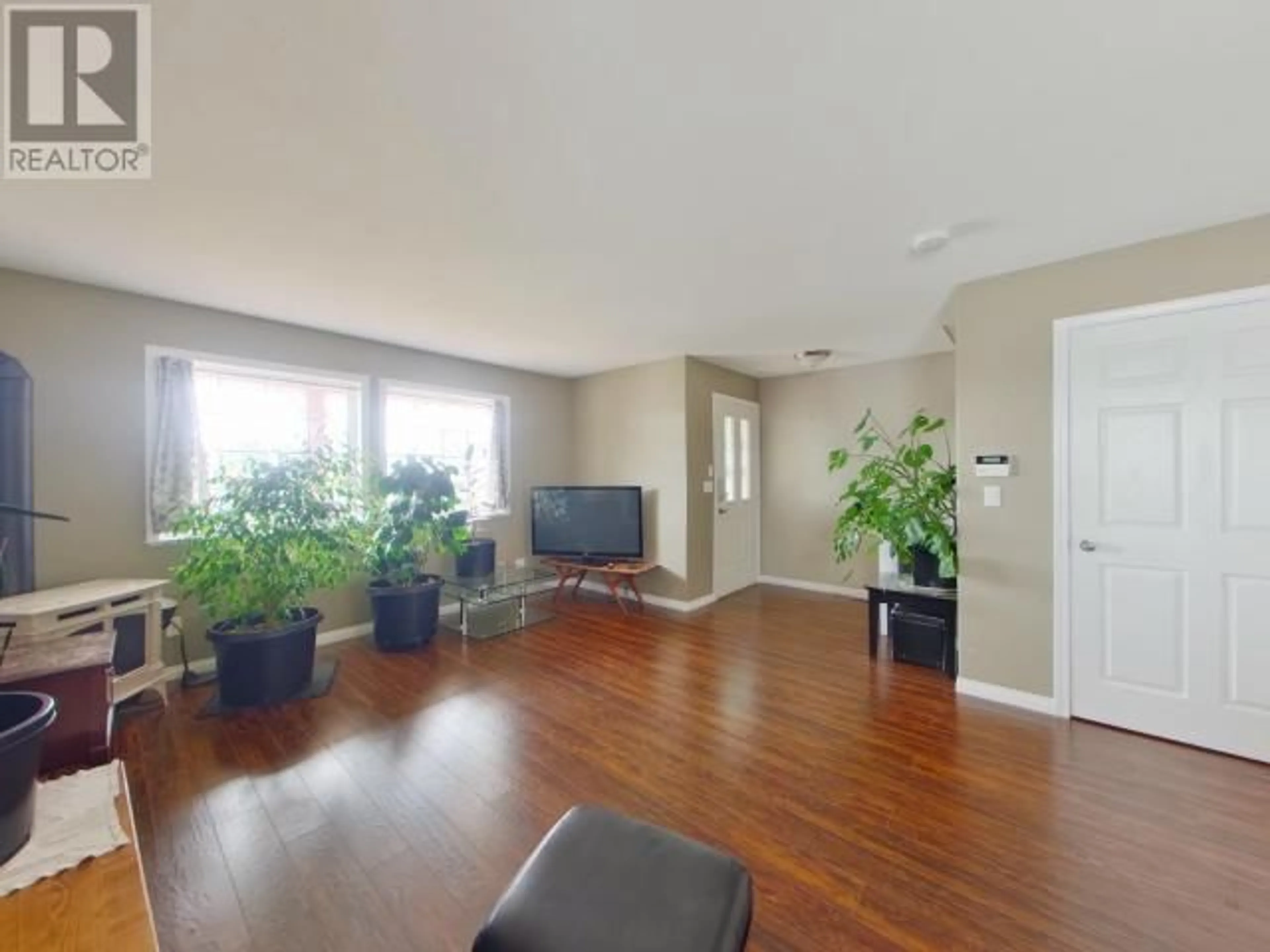 Living room with furniture, unknown for 6619 DIEPPE CRES, Powell River British Columbia