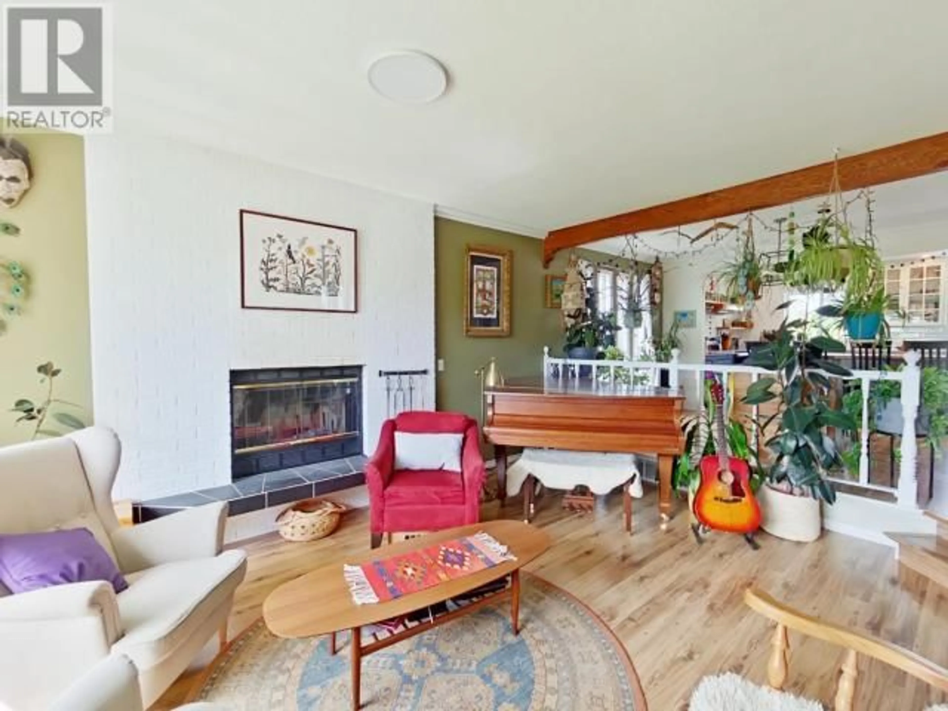 Living room with furniture, unknown for 6885 LESLEY CRES, Powell River British Columbia