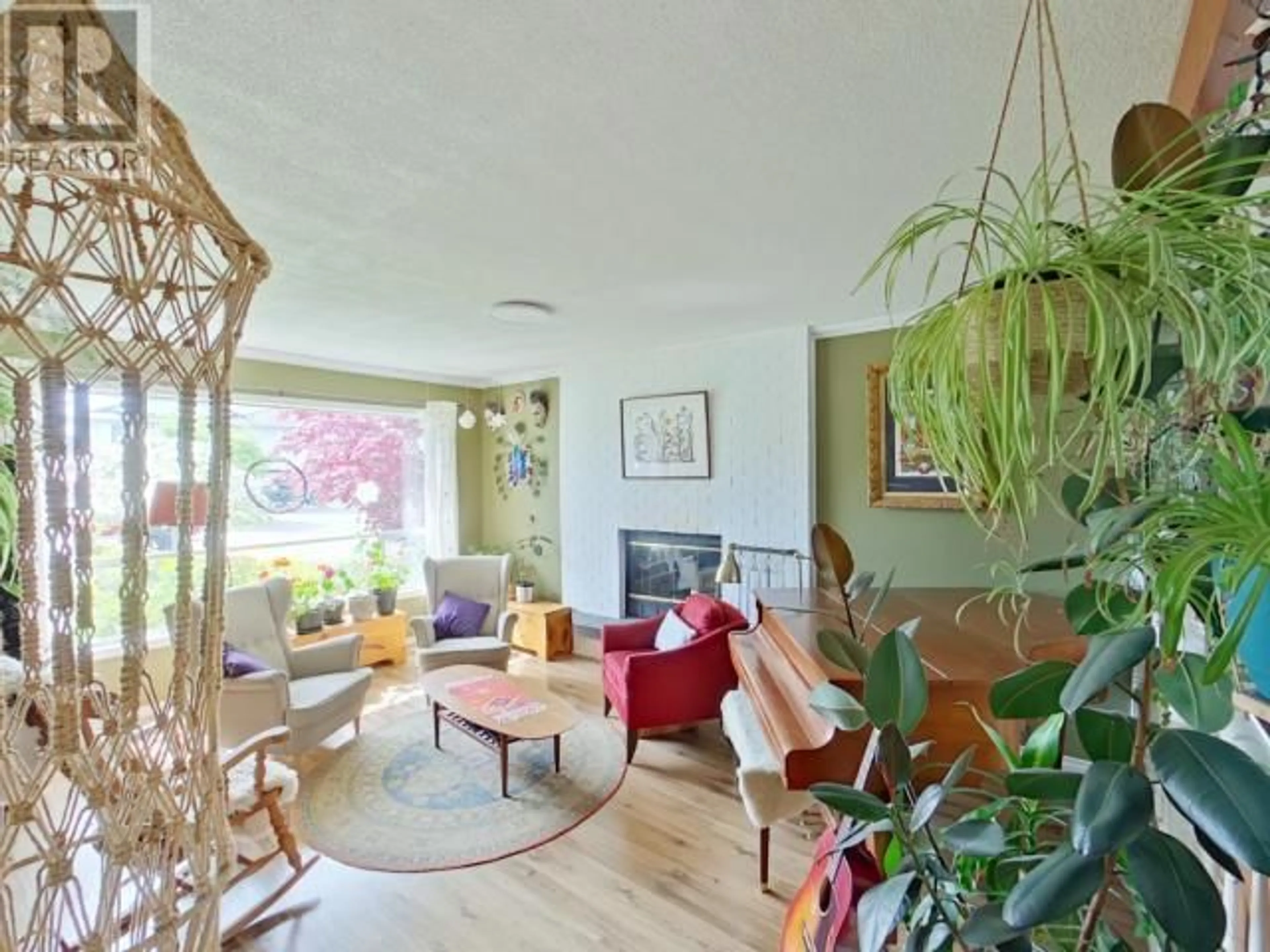 Living room with furniture, wood/laminate floor for 6885 LESLEY CRES, Powell River British Columbia