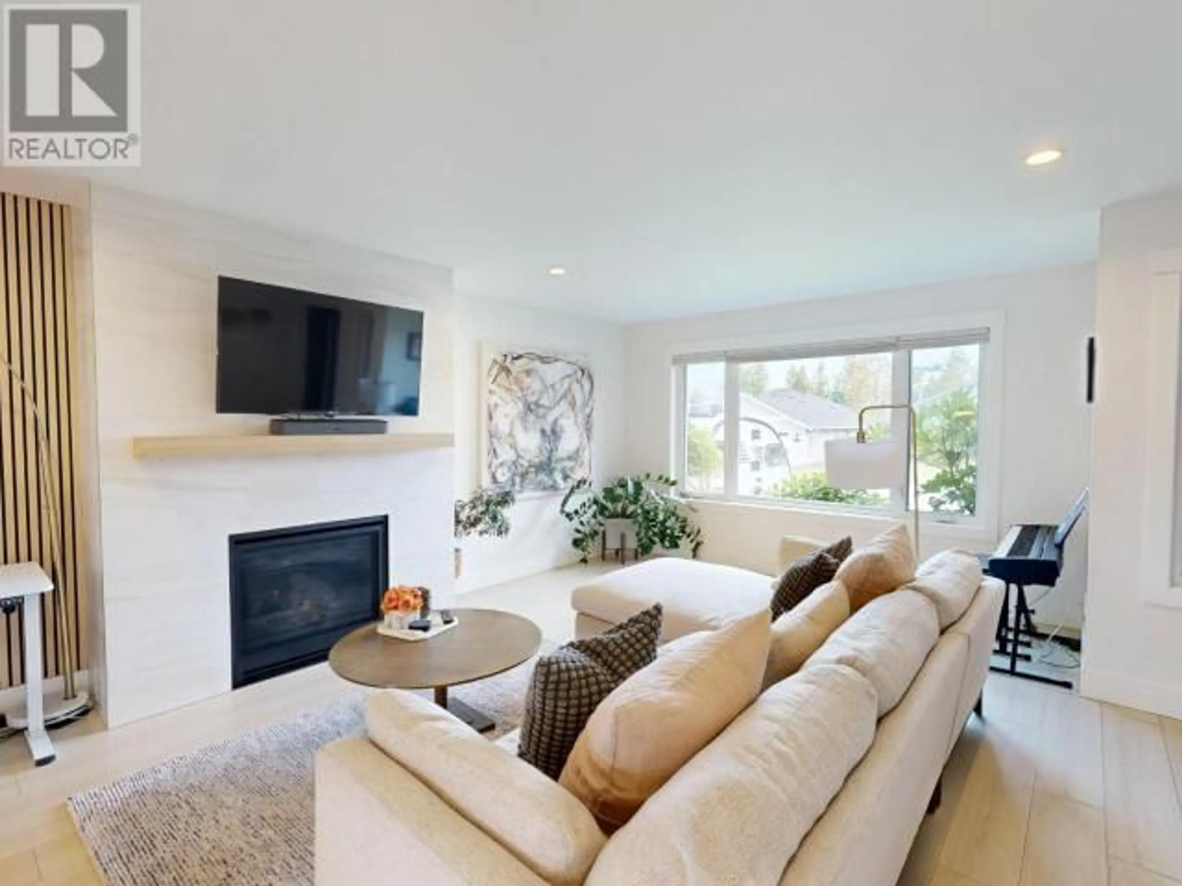 Living room with furniture, unknown for 7471 GABRIOLA CRESCENT, Powell River British Columbia V8A0A9