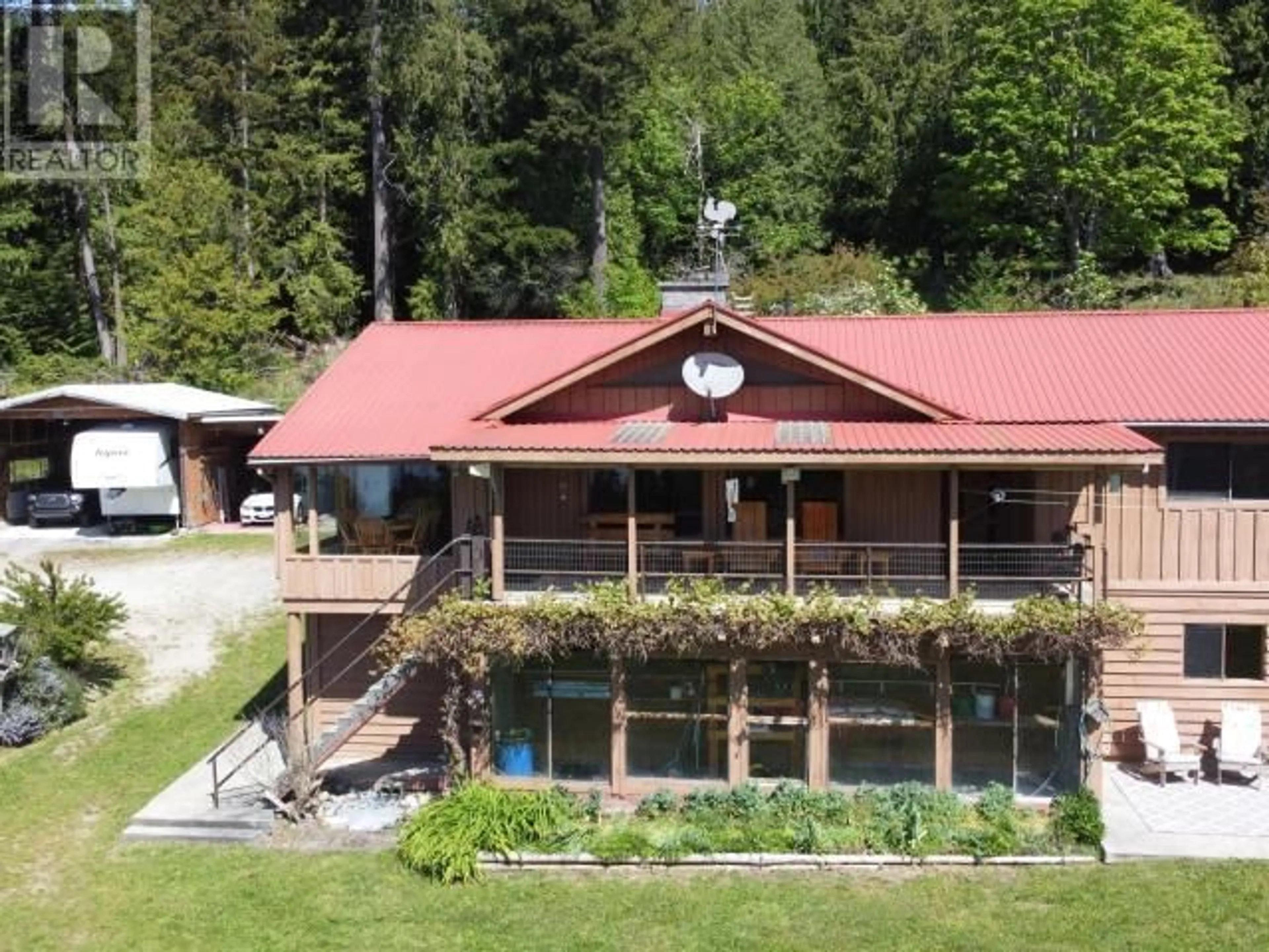 A pic from outside/outdoor area/front of a property/back of a property/a pic from drone, building for 3872 HIGHWAY 101, Powell River British Columbia V8A0C6
