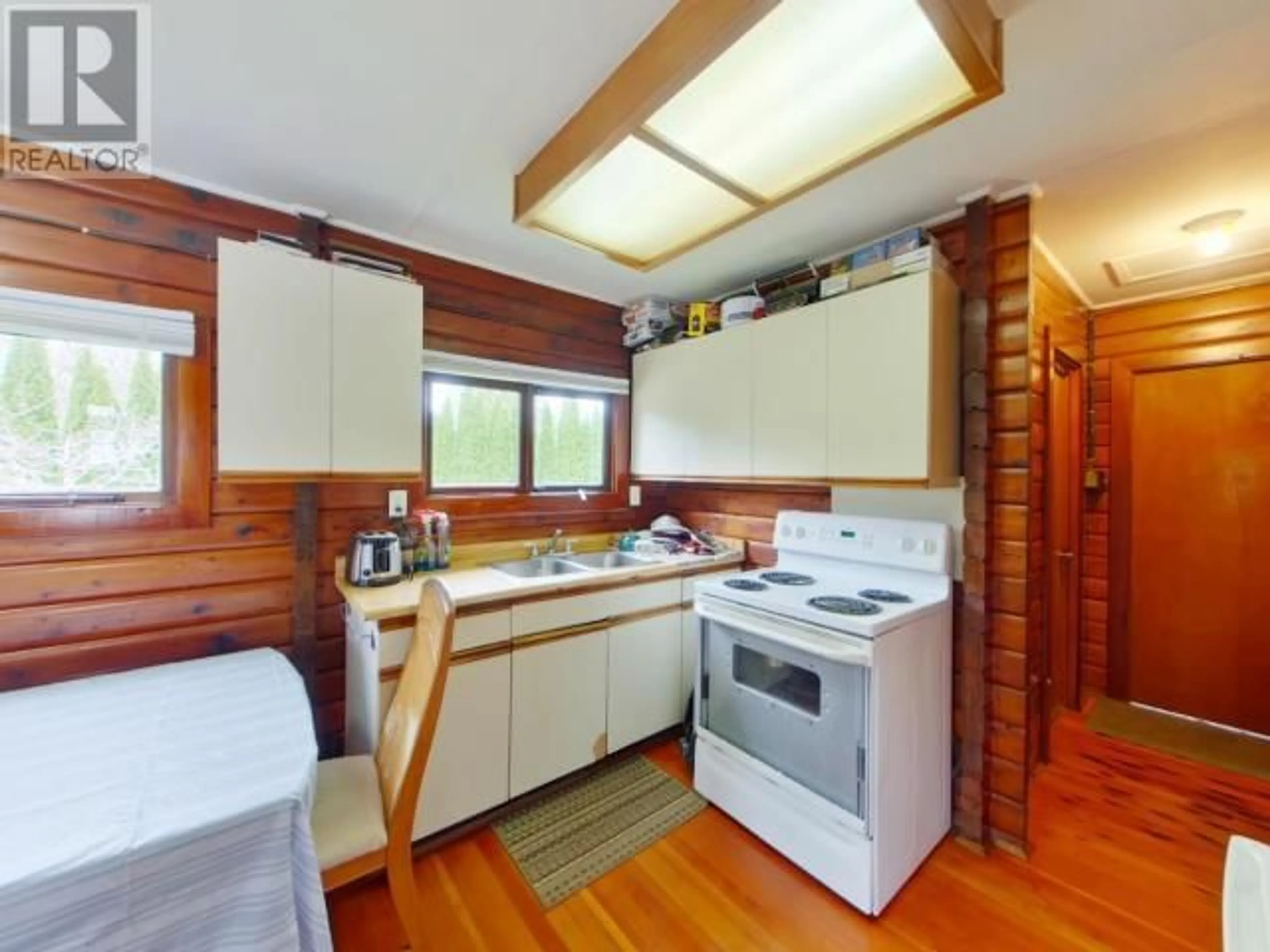 Standard kitchen, wood/laminate floor for 5348 FURNESS AVE, Powell River British Columbia V8A3V8