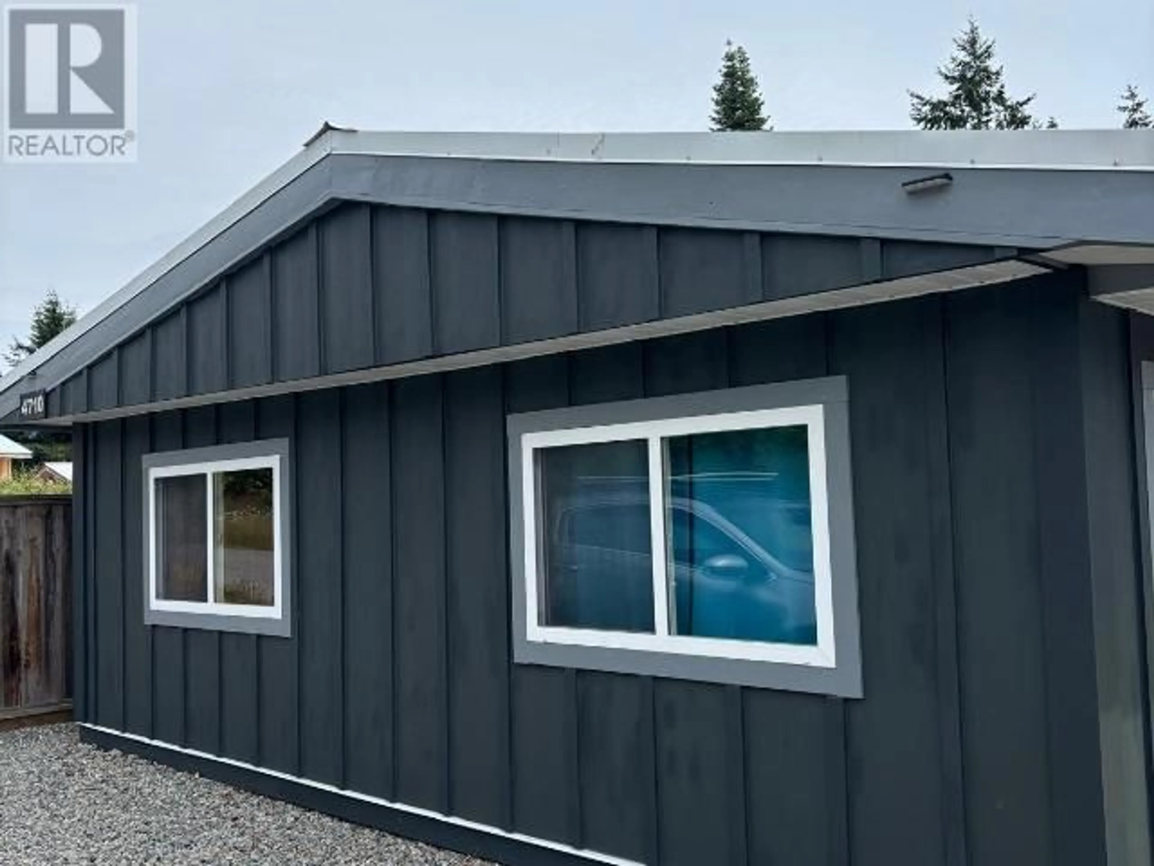Home with vinyl exterior material, building for 4710 ALDER, Texada Island British Columbia V0N3K0
