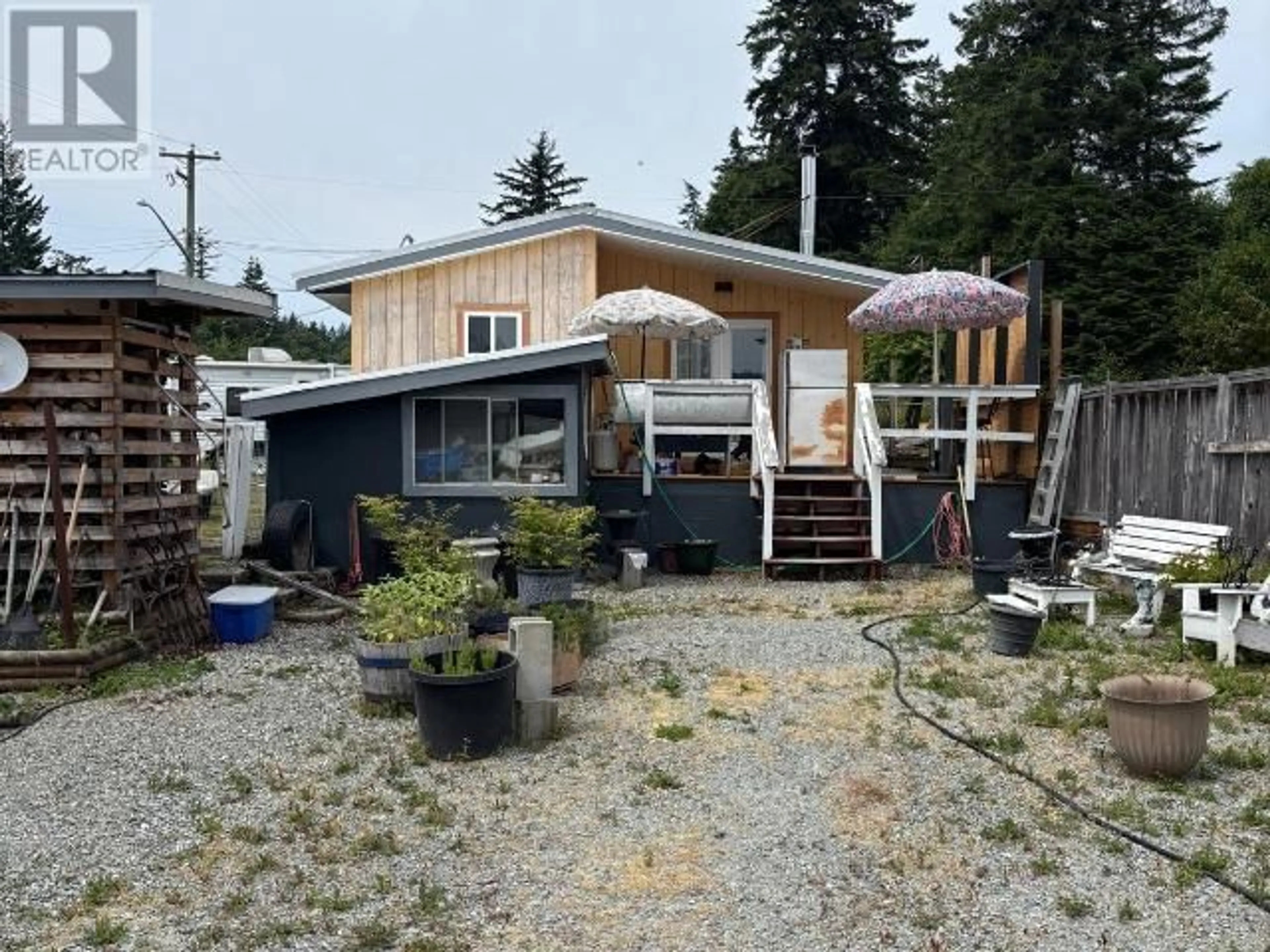 A pic from outside/outdoor area/front of a property/back of a property/a pic from drone, street for 4710 ALDER, Texada Island British Columbia V0N3K0