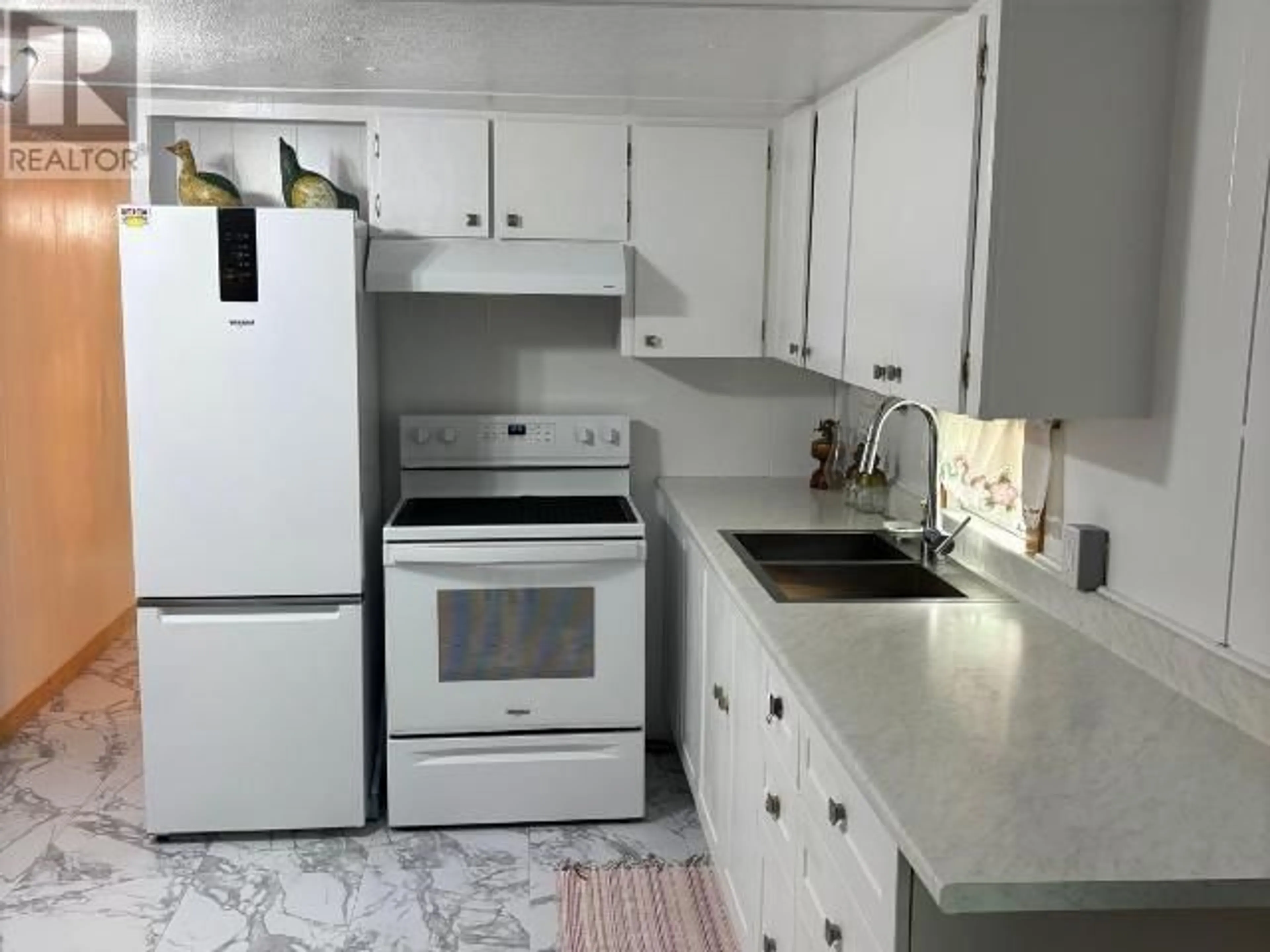 Standard kitchen, unknown for 4710 ALDER, Texada Island British Columbia V0N3K0