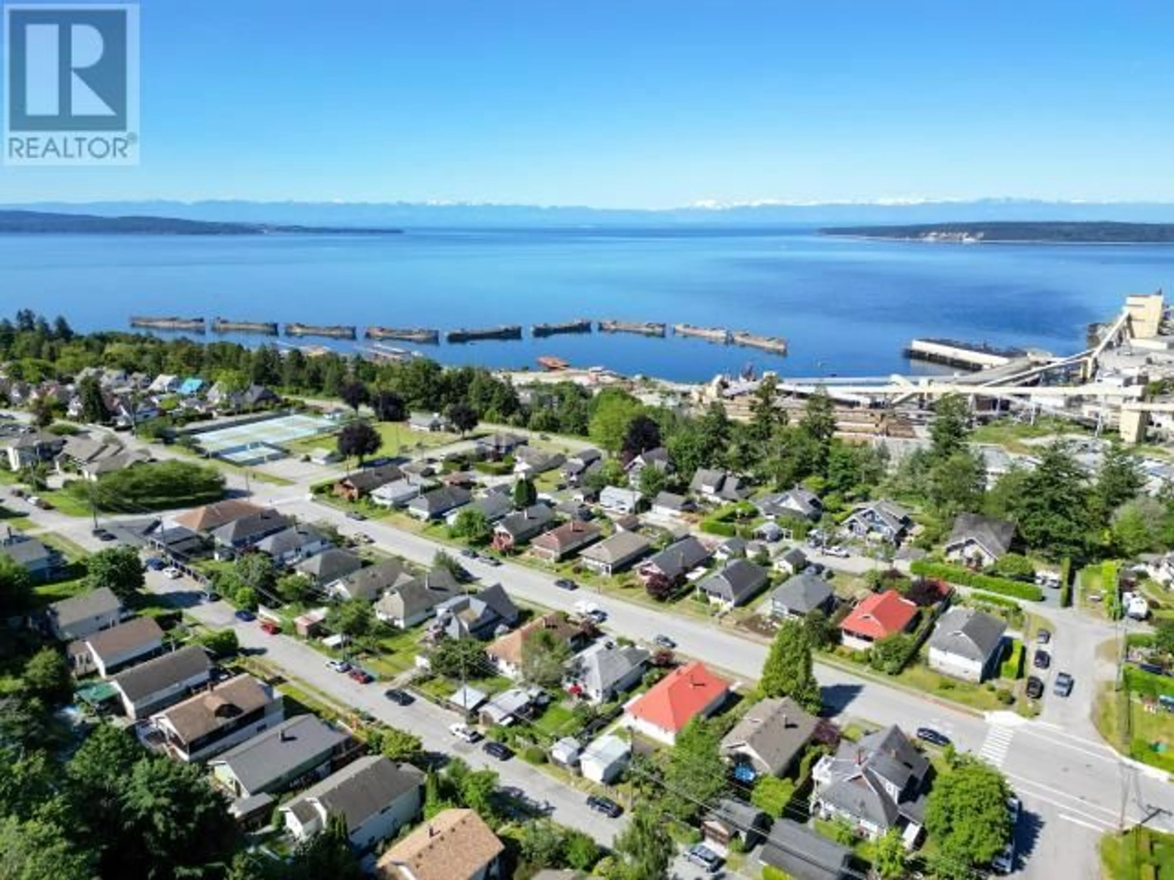 A pic from outside/outdoor area/front of a property/back of a property/a pic from drone, water/lake/river/ocean view for 5772 MAPLE AVE, Powell River British Columbia