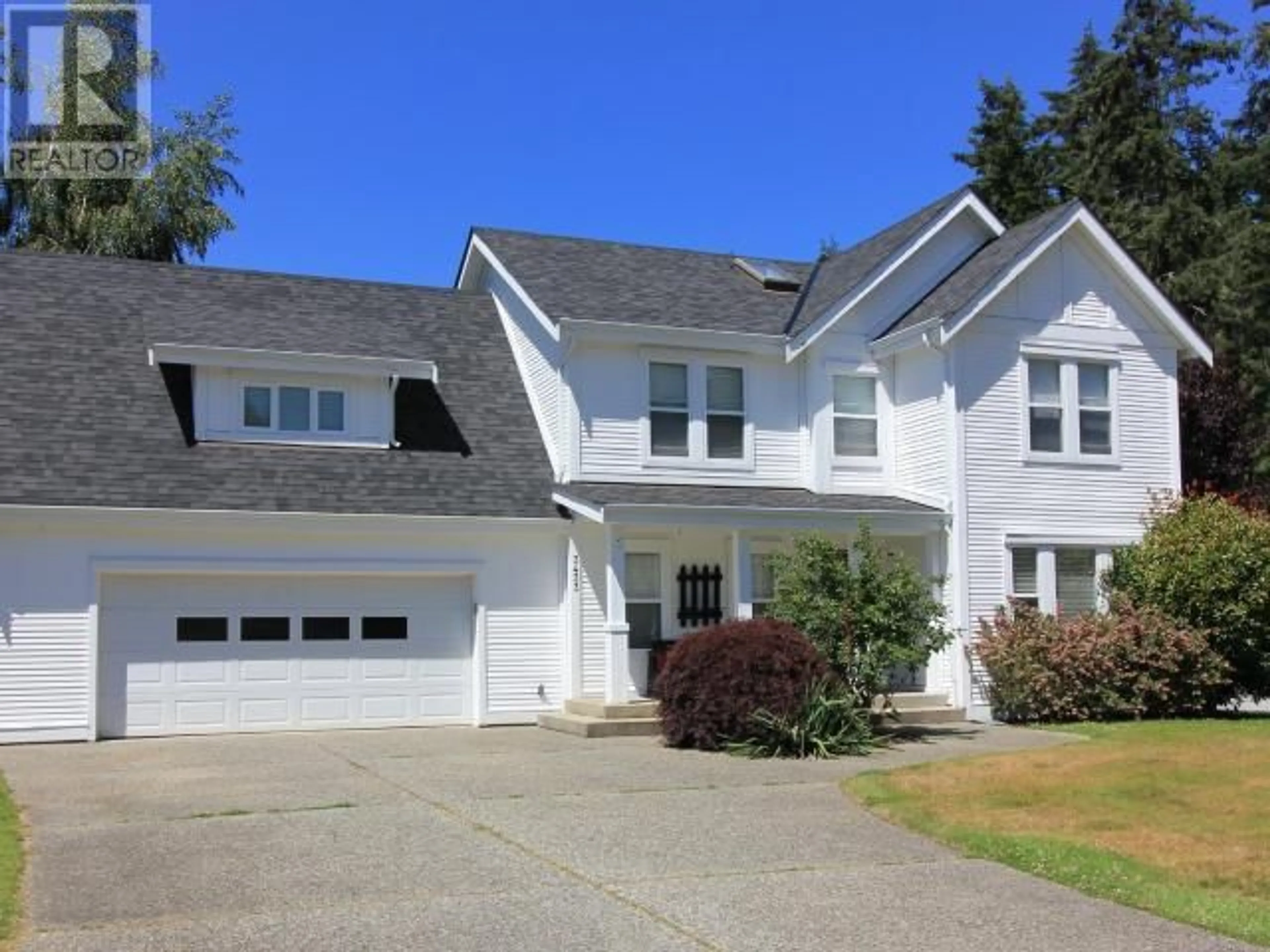 Home with vinyl exterior material, street for 3433 THEODOSIA AVE, Powell River British Columbia V8A5T5