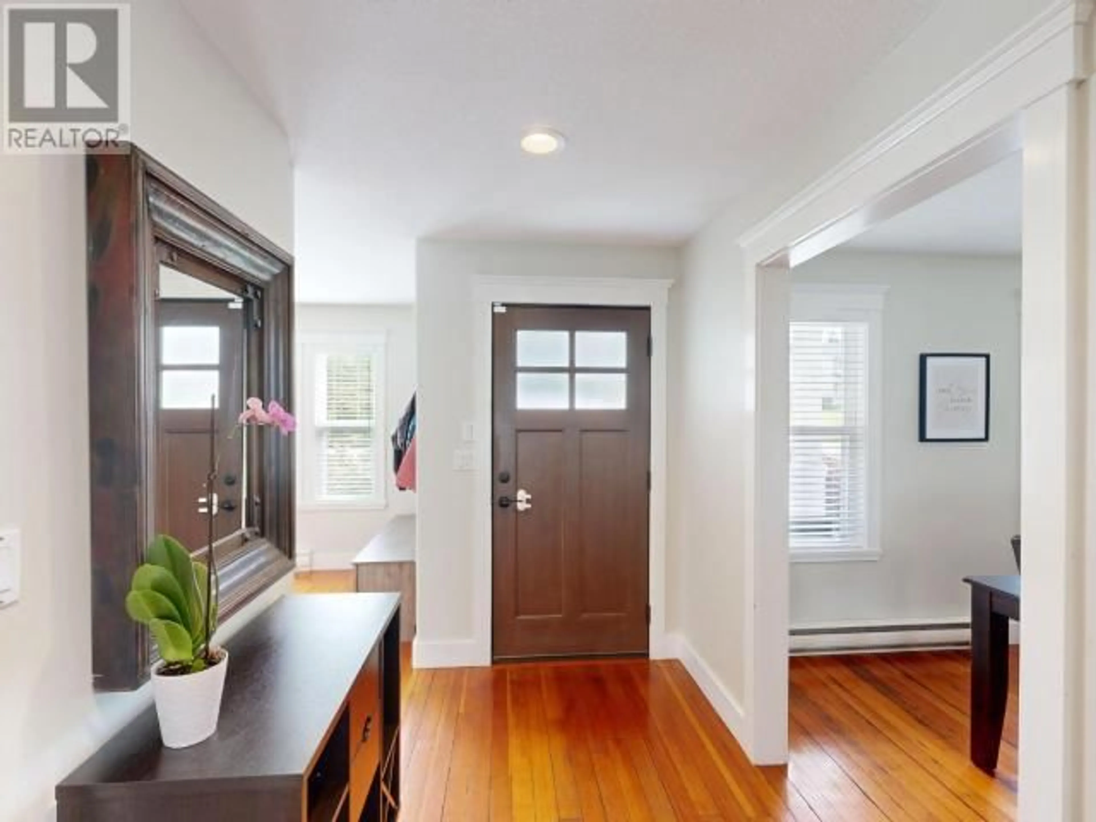 Indoor entryway for 3433 THEODOSIA AVE, Powell River British Columbia V8A5T5