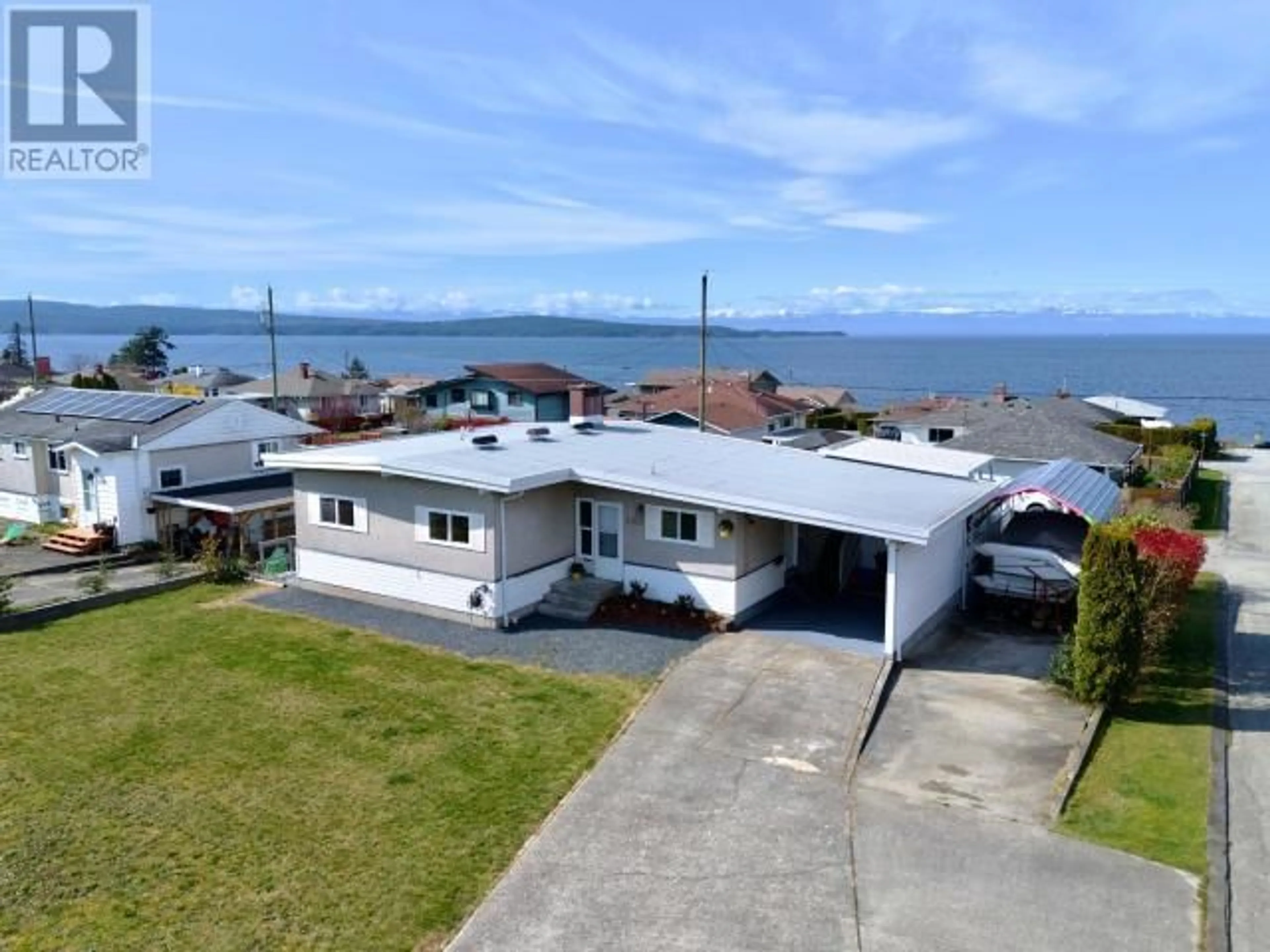 A pic from outside/outdoor area/front of a property/back of a property/a pic from drone, water/lake/river/ocean view for 4069 GORDON AVE, Powell River British Columbia