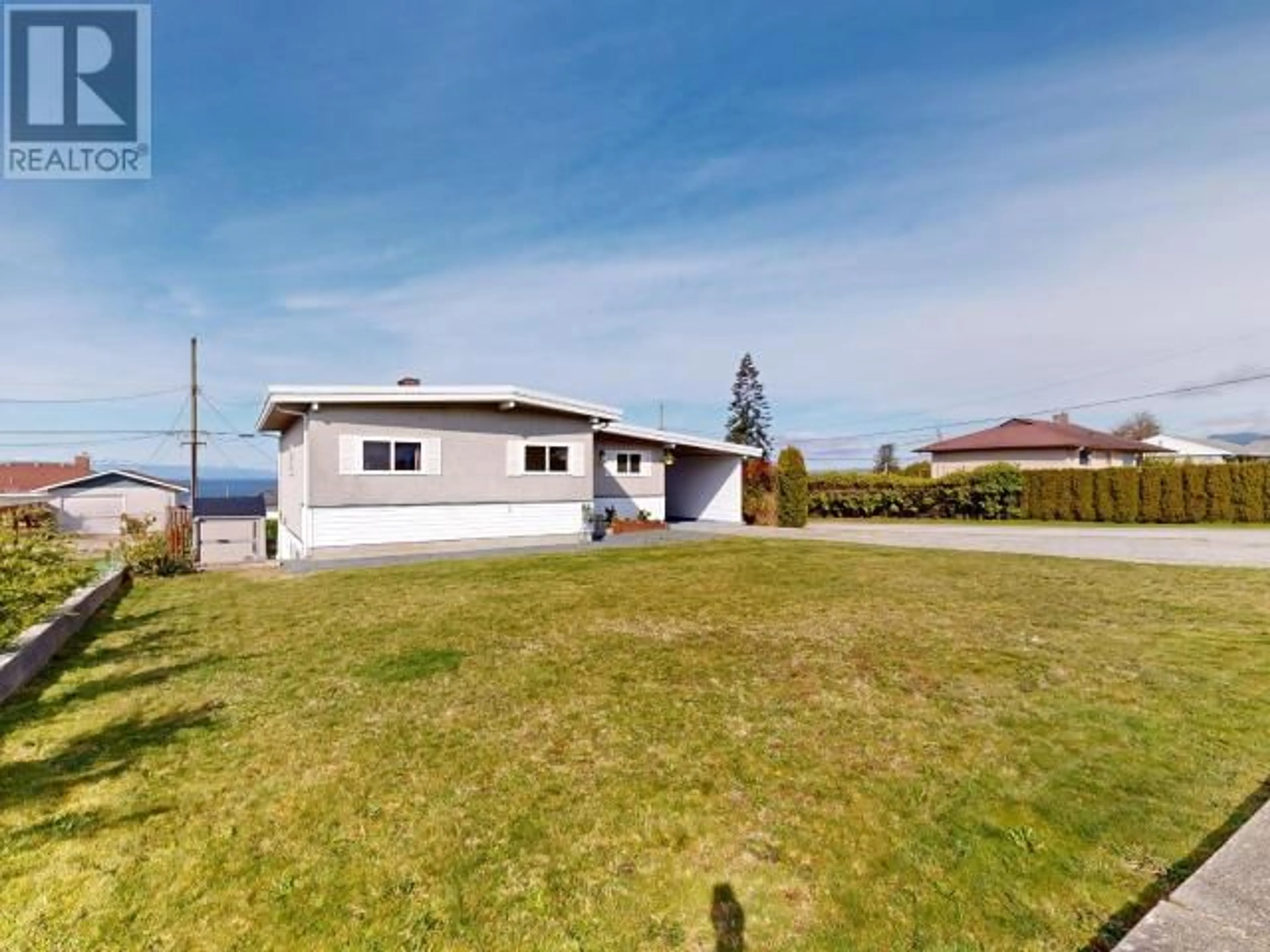 A pic from outside/outdoor area/front of a property/back of a property/a pic from drone, water/lake/river/ocean view for 4069 GORDON AVE, Powell River British Columbia