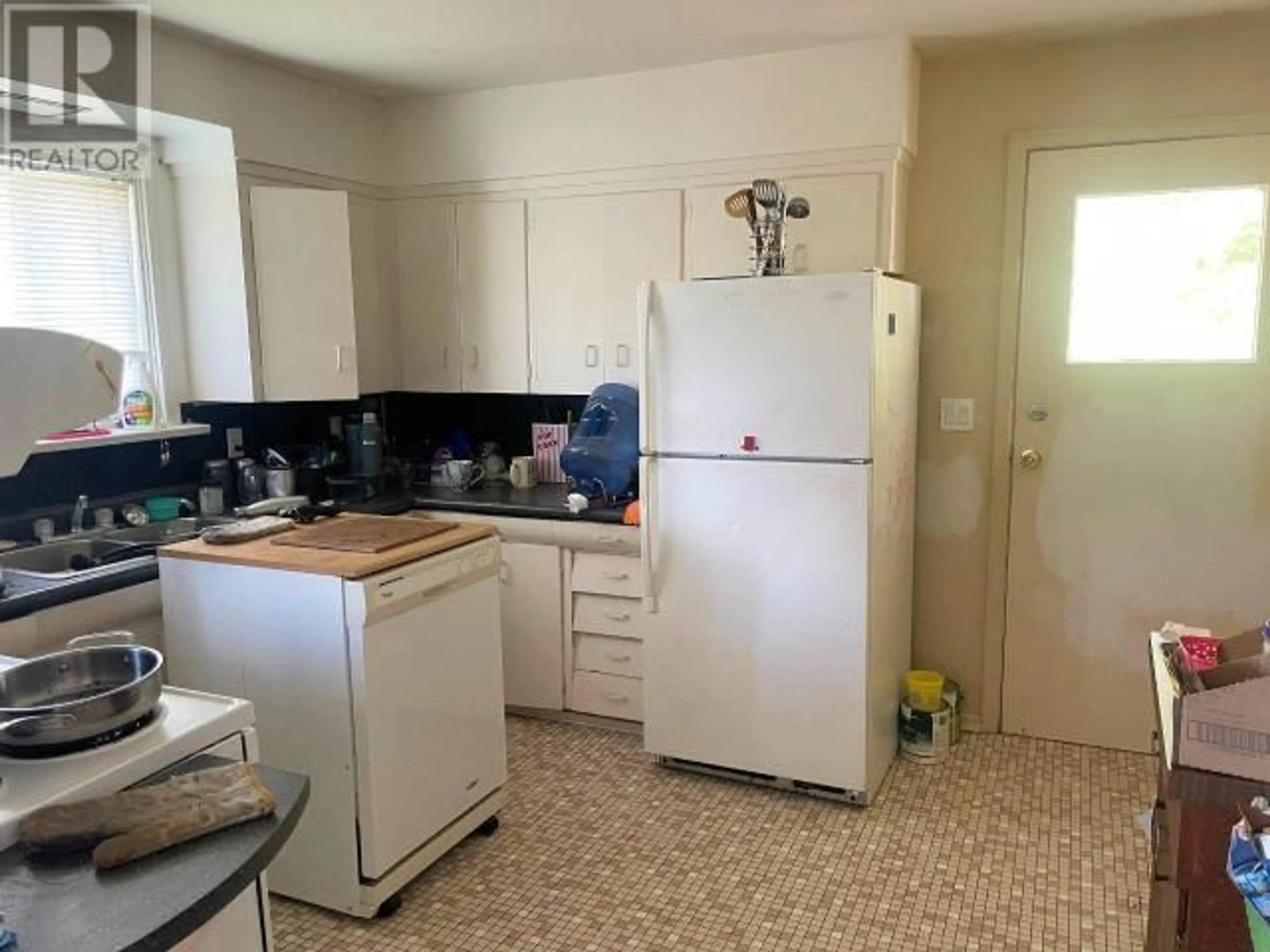 Standard kitchen, unknown for 6143 LOIS STREET, Powell River British Columbia V8A4T9