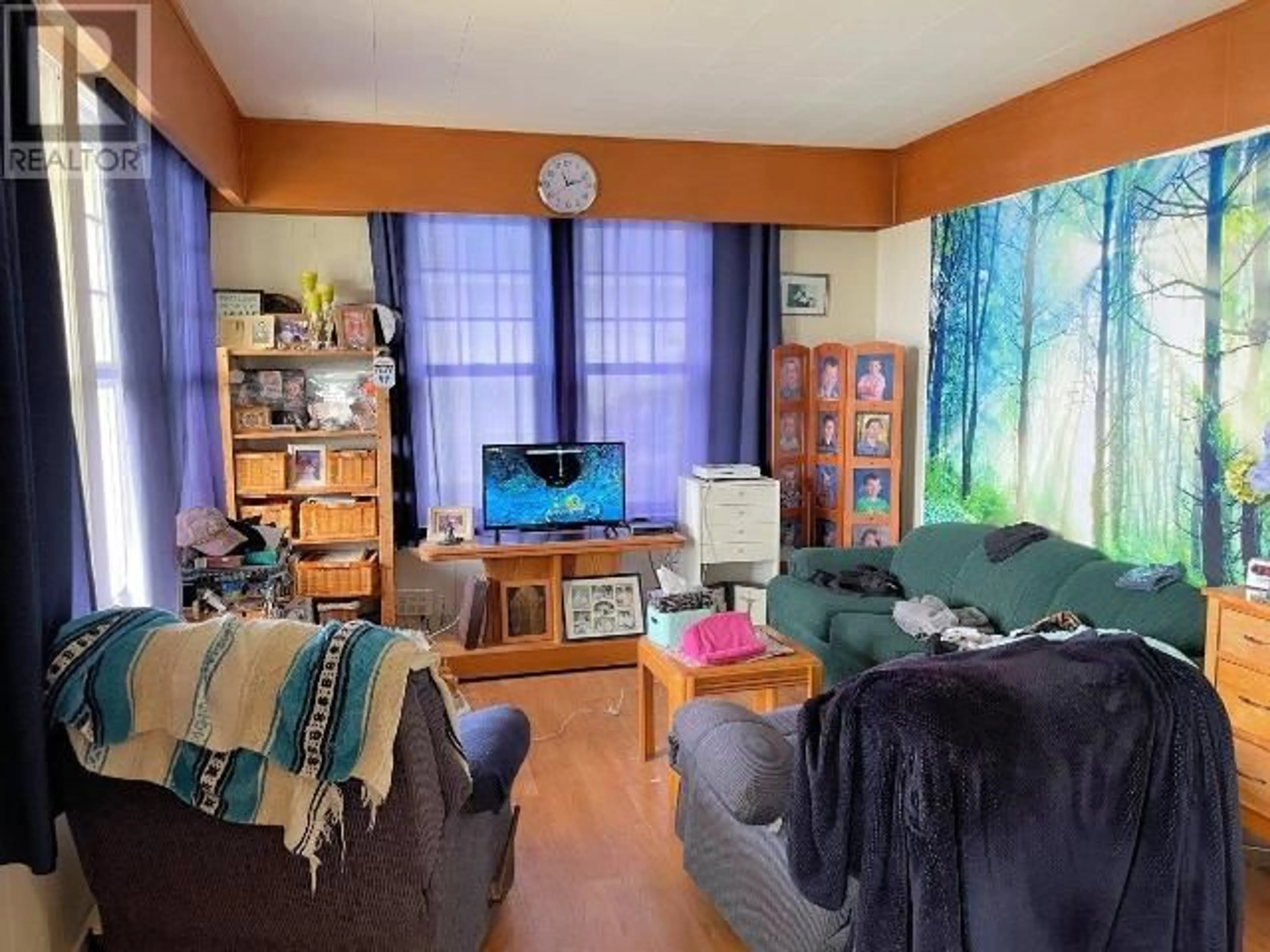 Living room with furniture, unknown for 5382 LABURNUM AVE, Powell River British Columbia