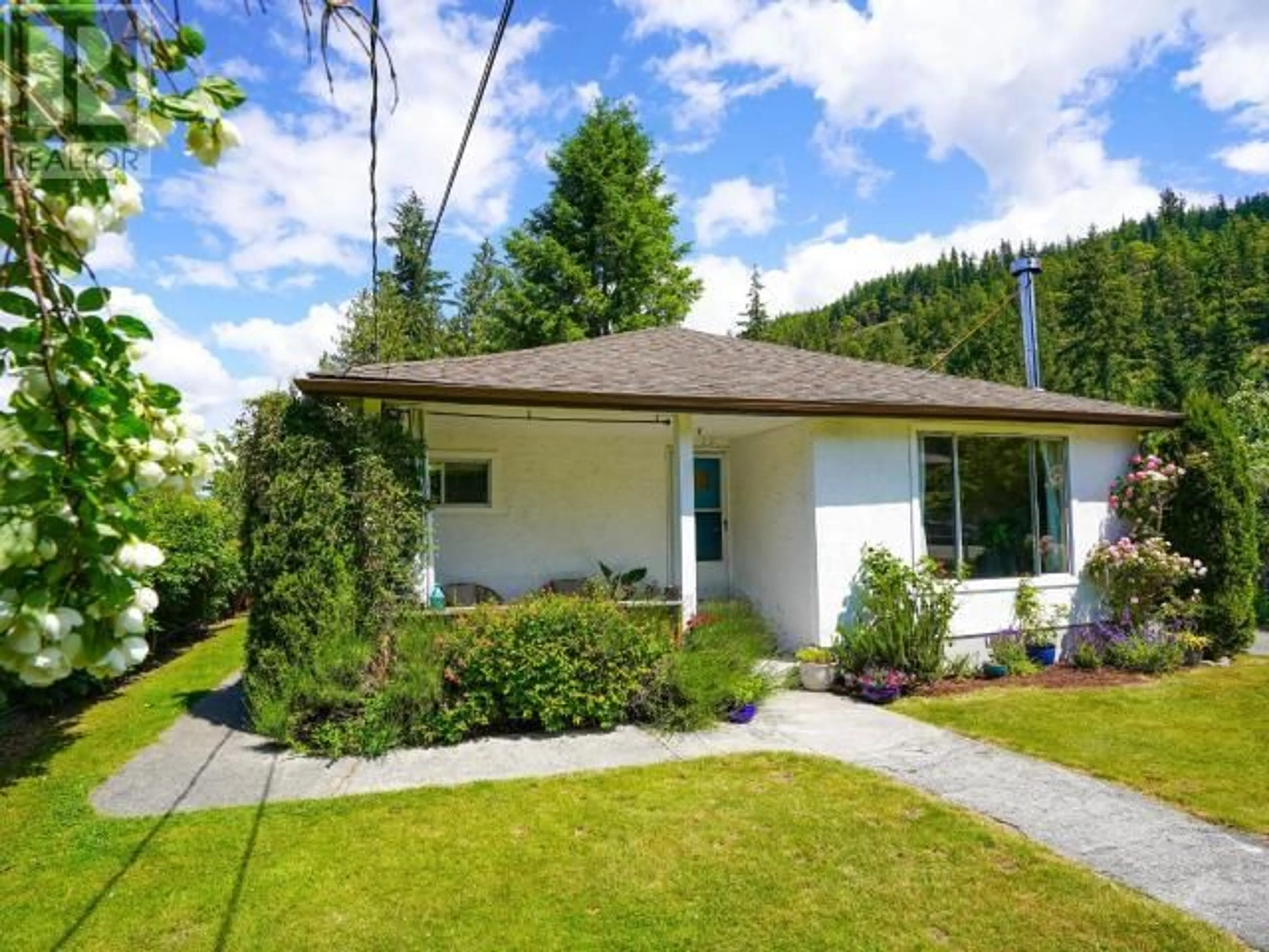 Home with vinyl exterior material, street for 6907 COBURN STREET, Powell River British Columbia V8A4A6