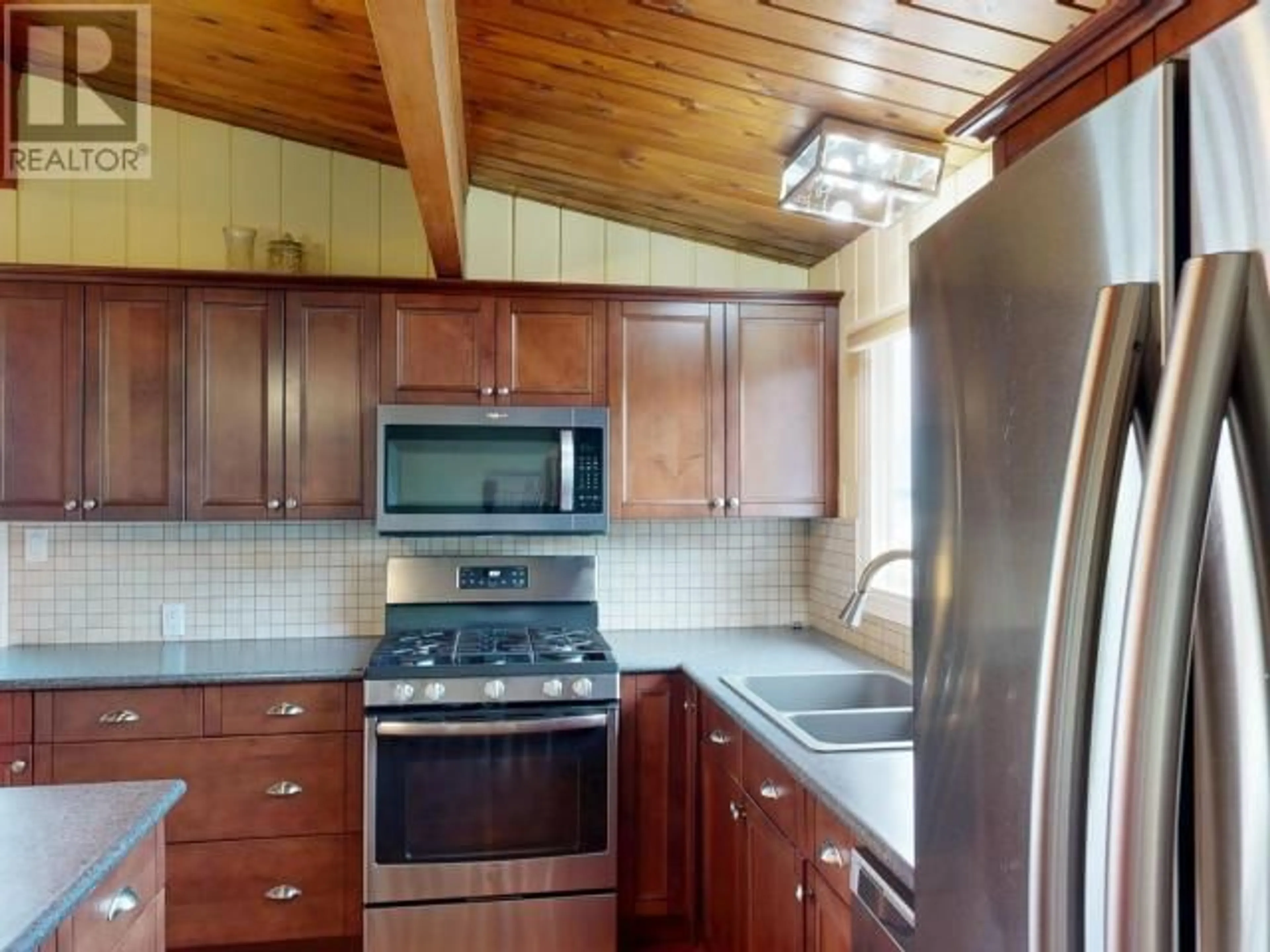 Standard kitchen, unknown for 4282 FERNWOOD AVE, Powell River British Columbia V8A3L1