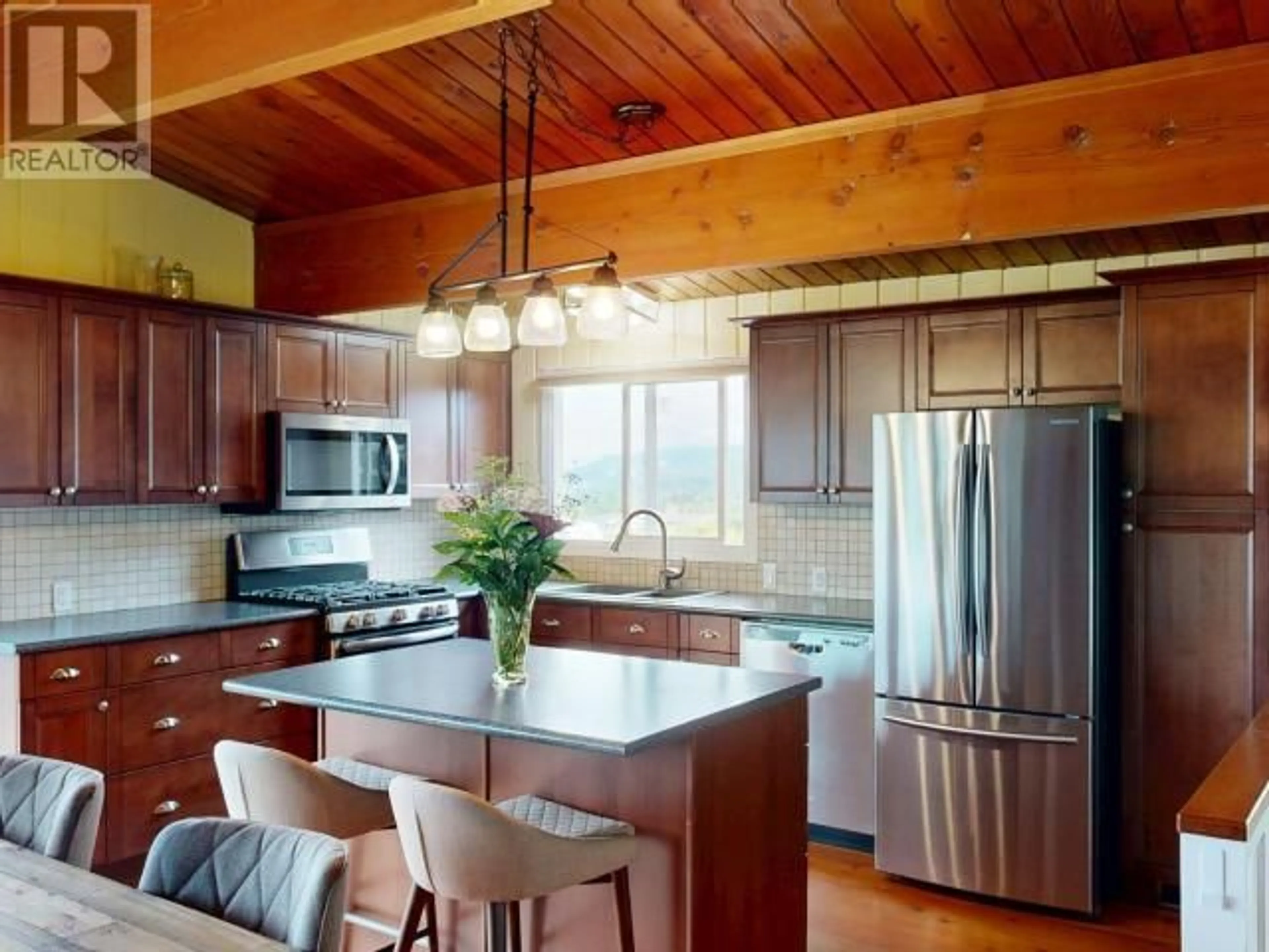 Open concept kitchen, wood/laminate floor for 4282 FERNWOOD AVE, Powell River British Columbia V8A3L1