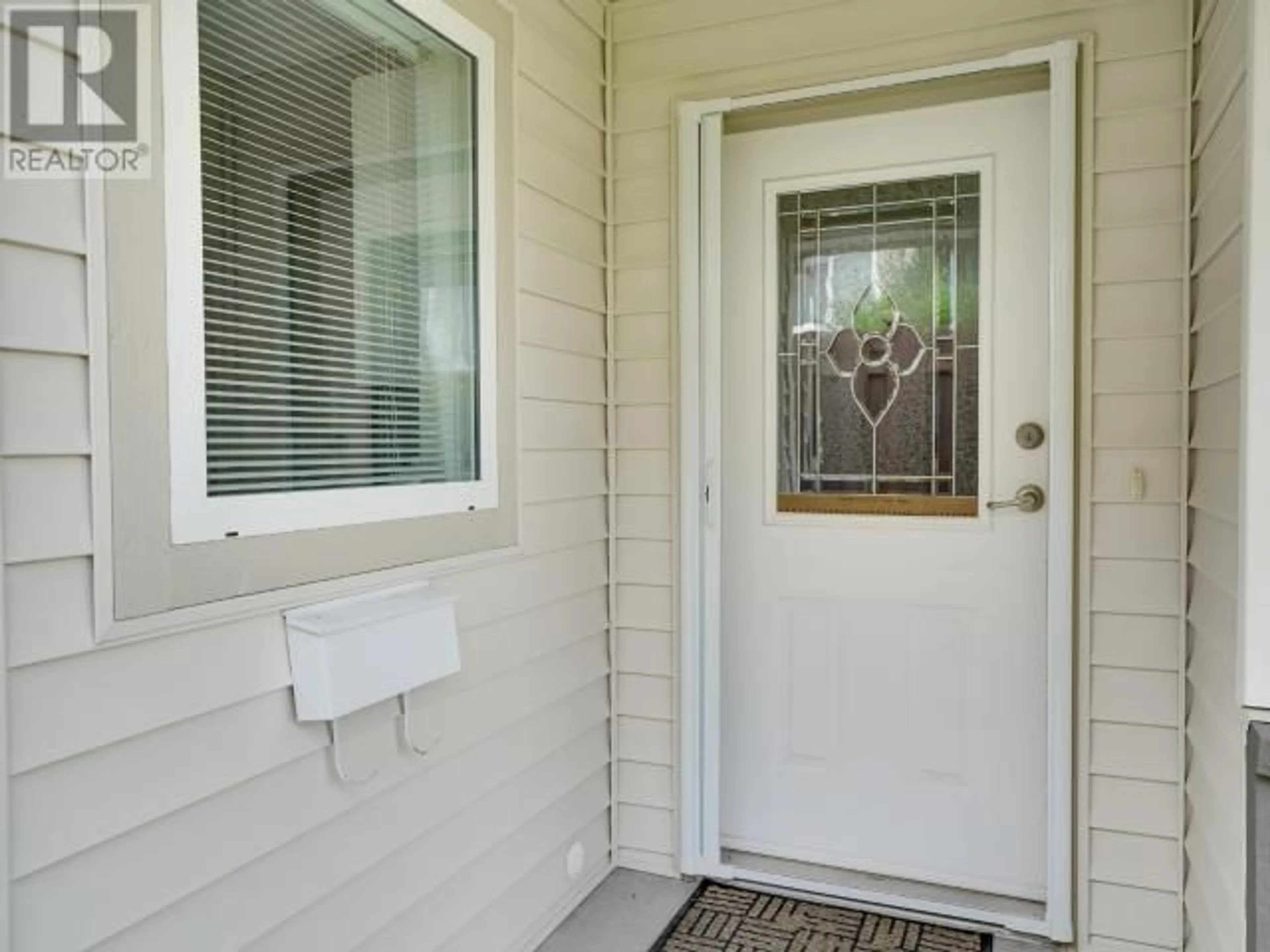 Indoor entryway for 24 - 4415 MANSON AVE, Powell River British Columbia V8A0A5