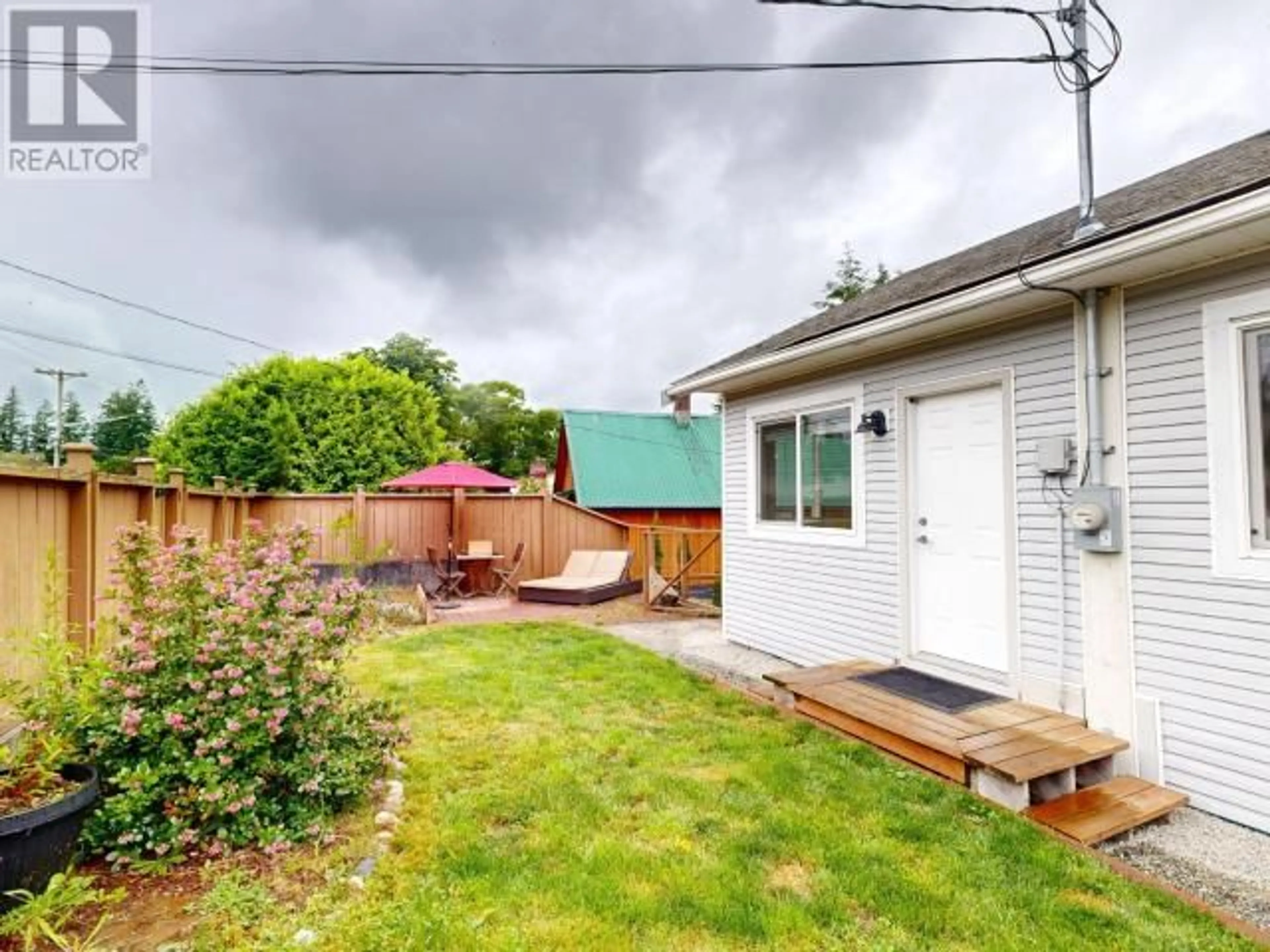Patio, street for 5442 MANSON AVE, Powell River British Columbia