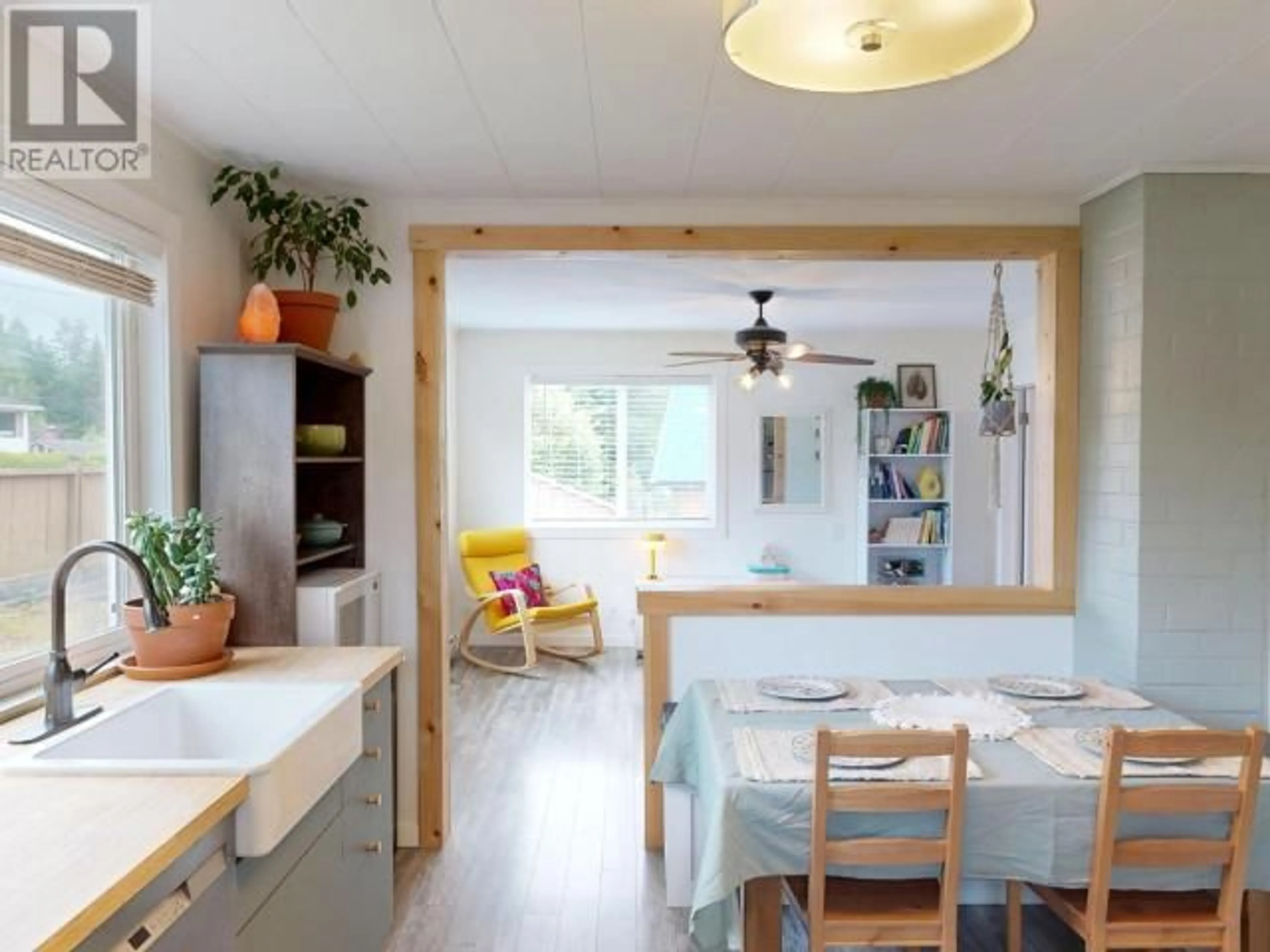 Open concept kitchen, unknown for 5442 MANSON AVE, Powell River British Columbia