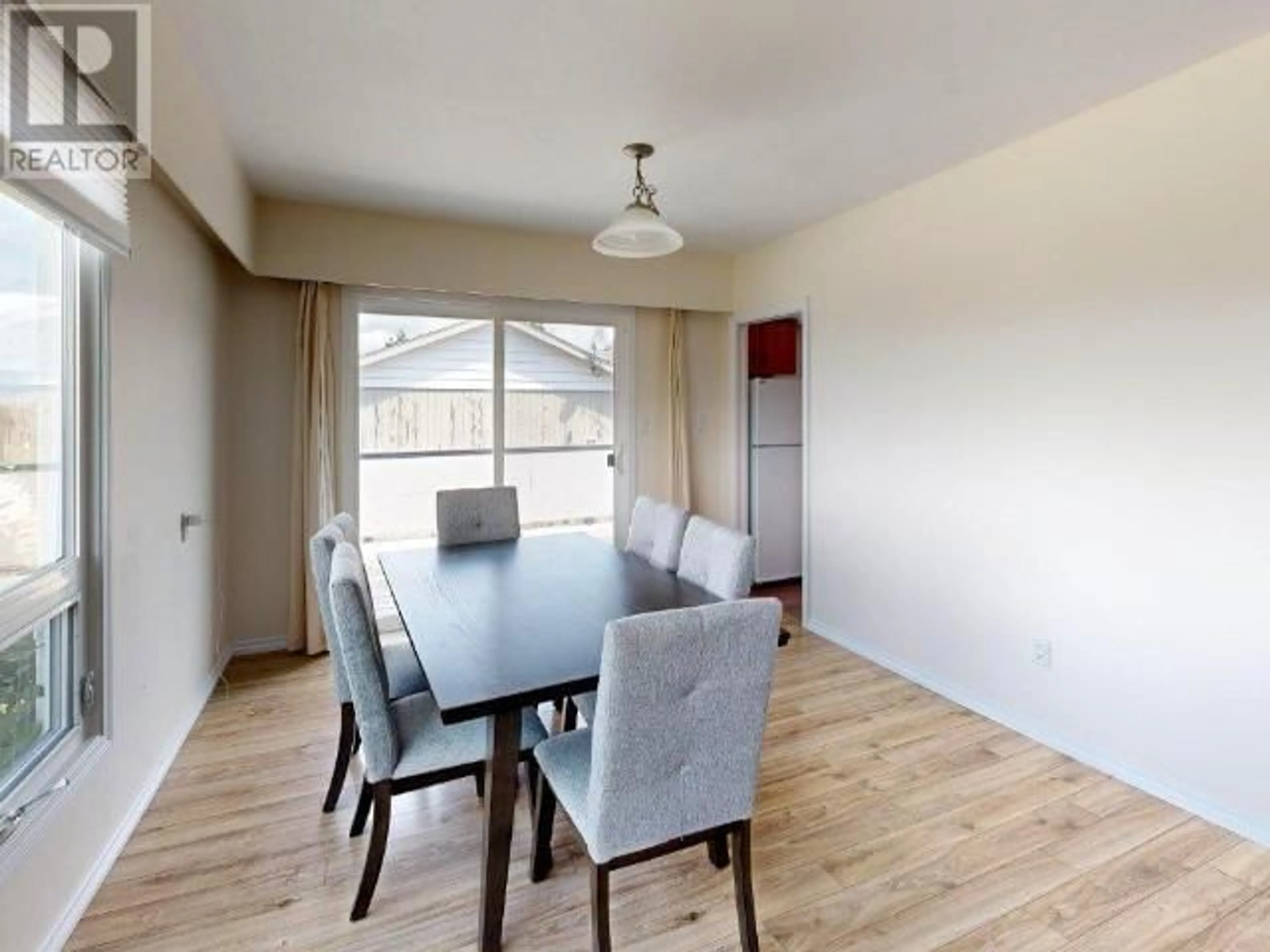 Dining room, wood/laminate floor for 3912 JOYCE AVE, Powell River British Columbia V8A2Z3