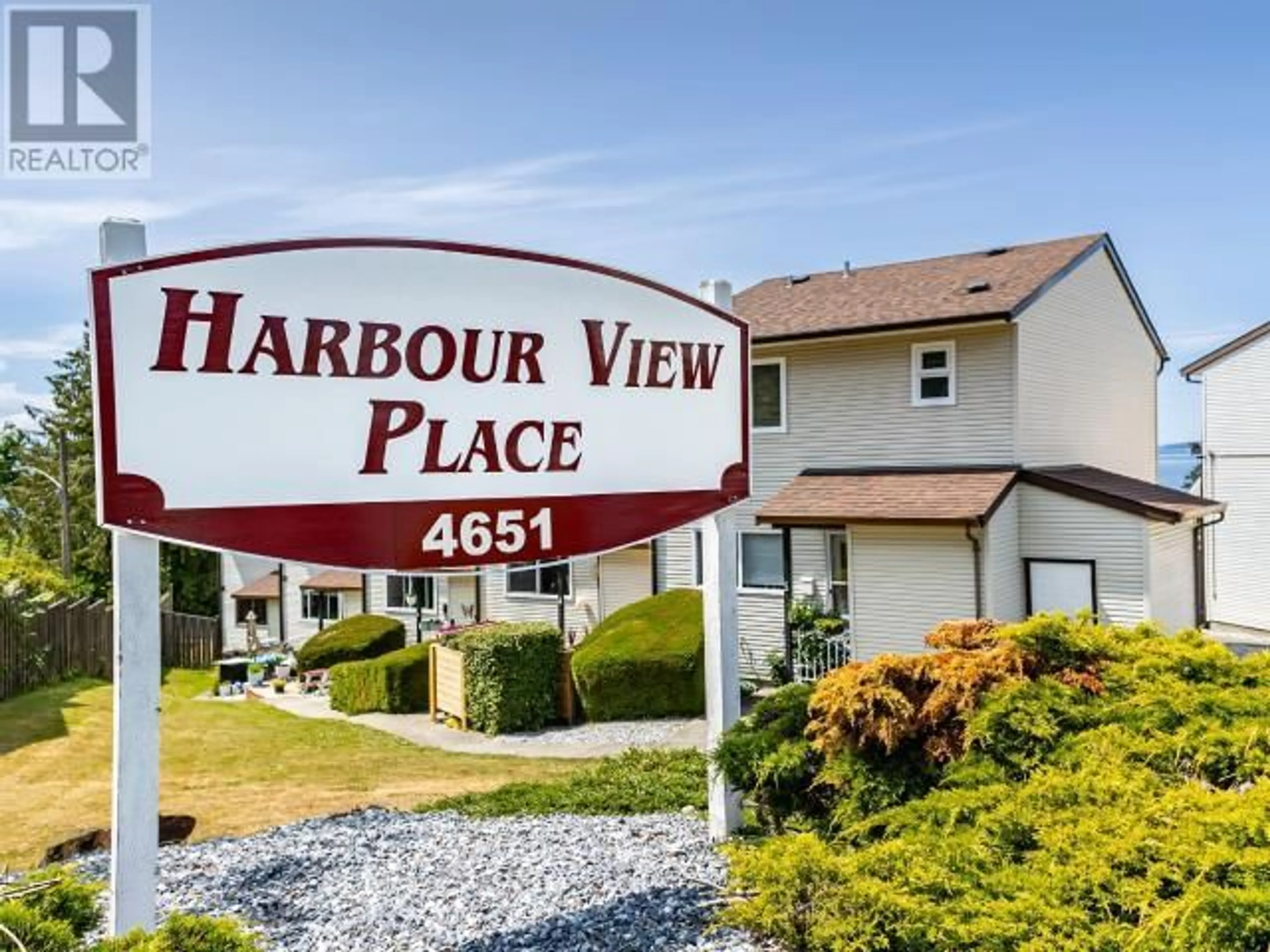 A pic from outside/outdoor area/front of a property/back of a property/a pic from drone, mountain view for 1 - 4651 HARVIE AVE, Powell River British Columbia V8A2P4