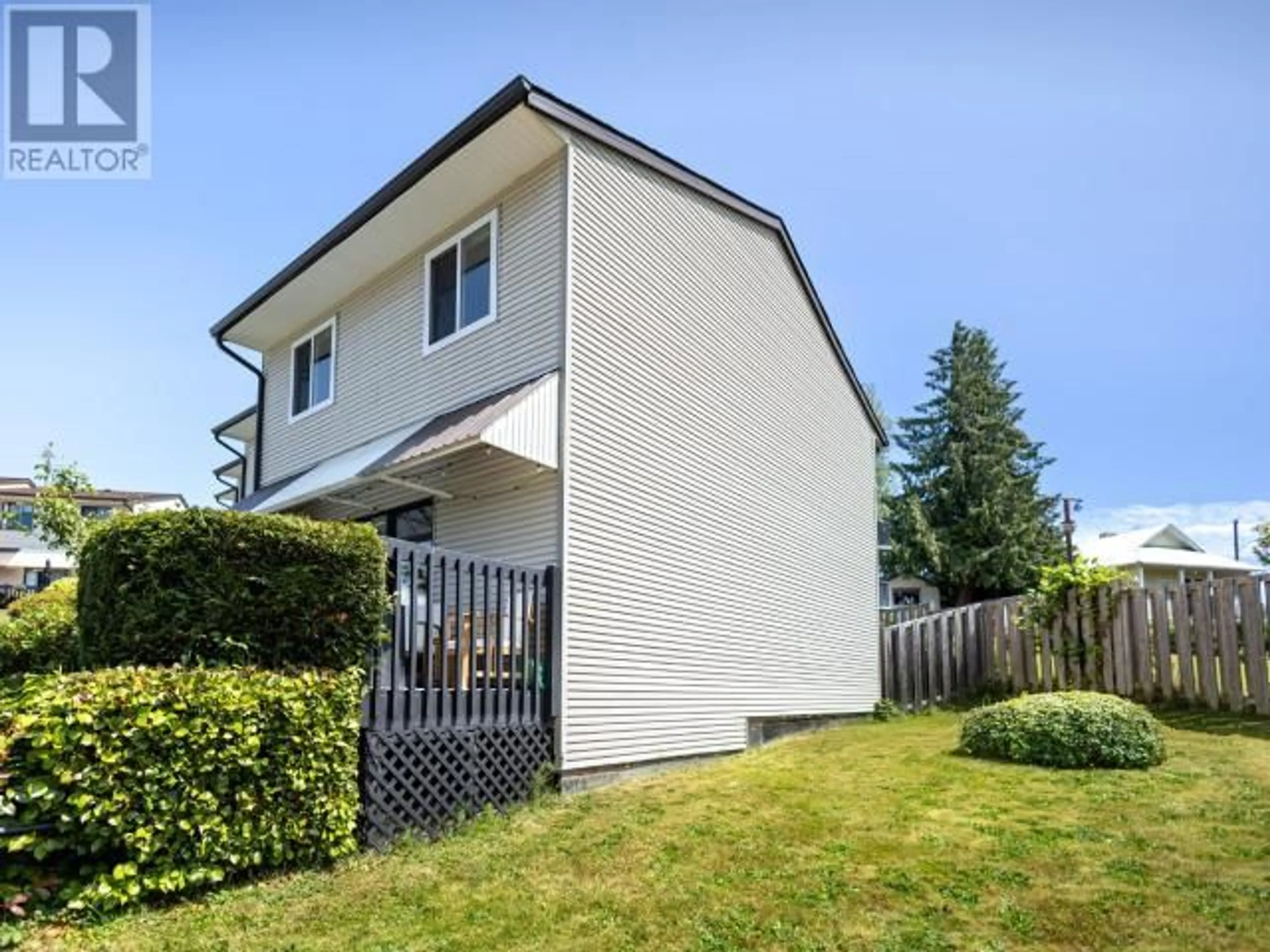 Home with vinyl exterior material, street for 1 - 4651 HARVIE AVE, Powell River British Columbia V8A2P4