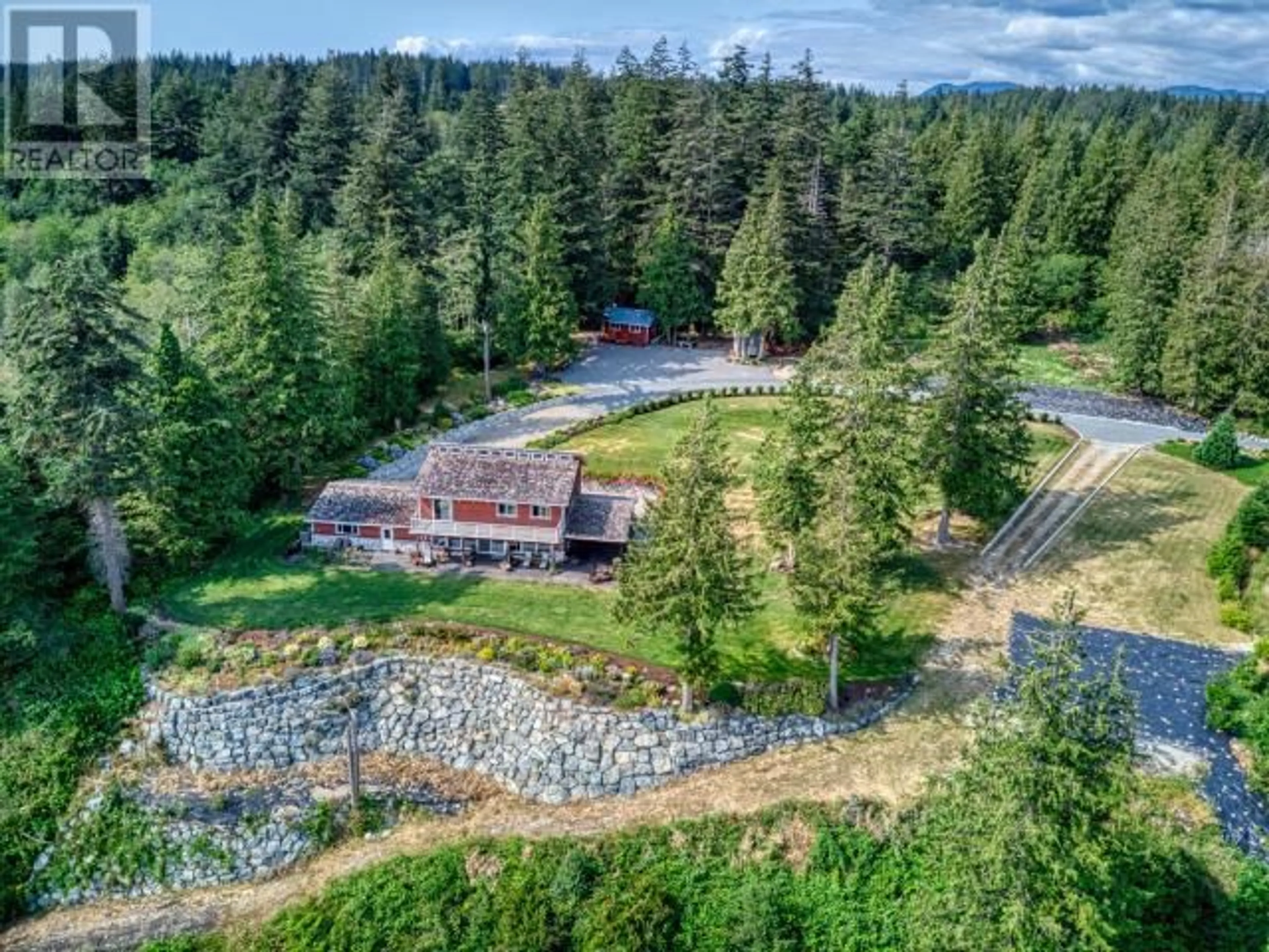 A pic from outside/outdoor area/front of a property/back of a property/a pic from drone, unknown for 9771 VIEW ROAD, Powell River British Columbia V8A0J8