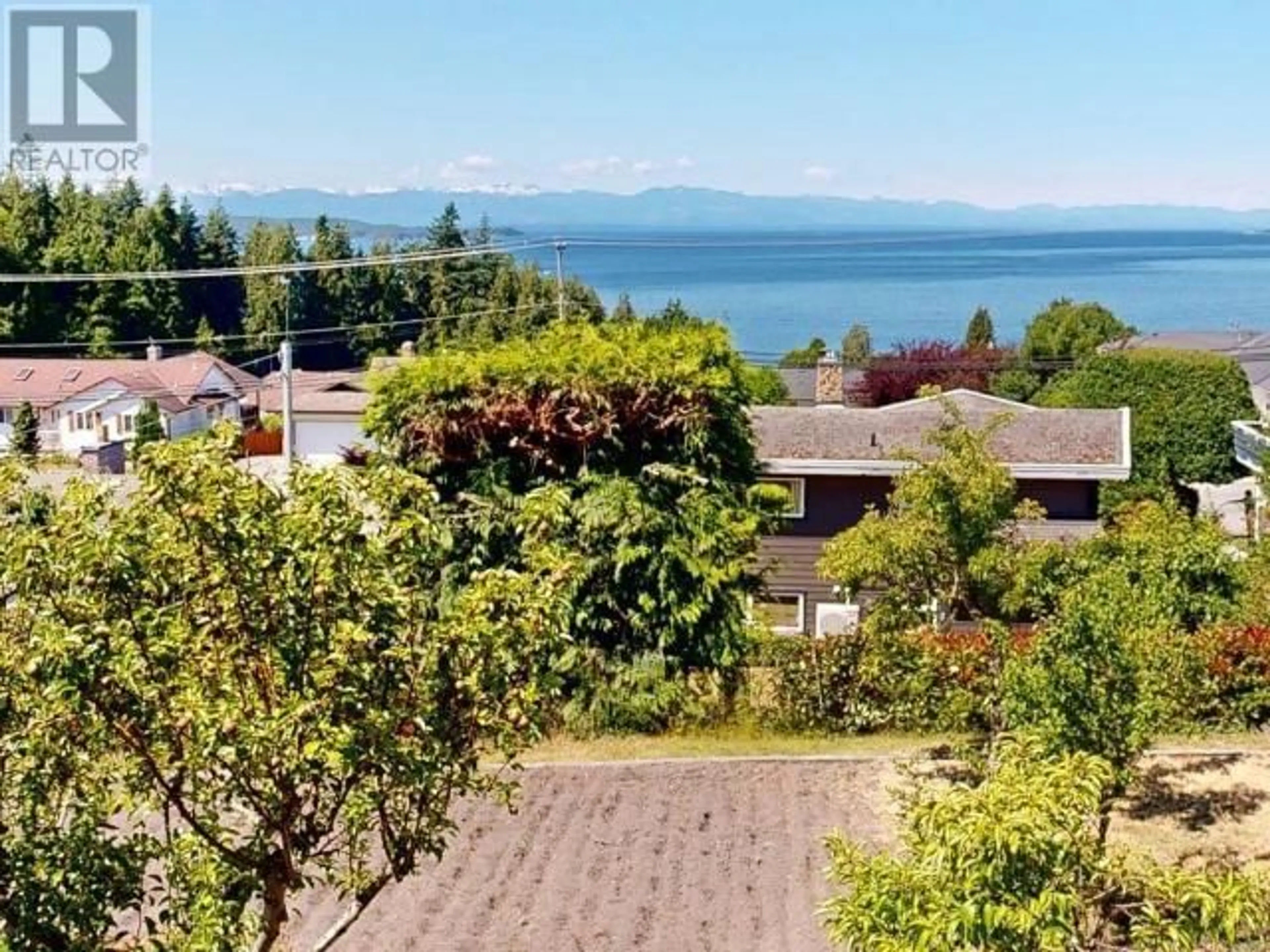 A pic from outside/outdoor area/front of a property/back of a property/a pic from drone, water/lake/river/ocean view for 3739 SELKIRK AVE, Powell River British Columbia V8A3C2
