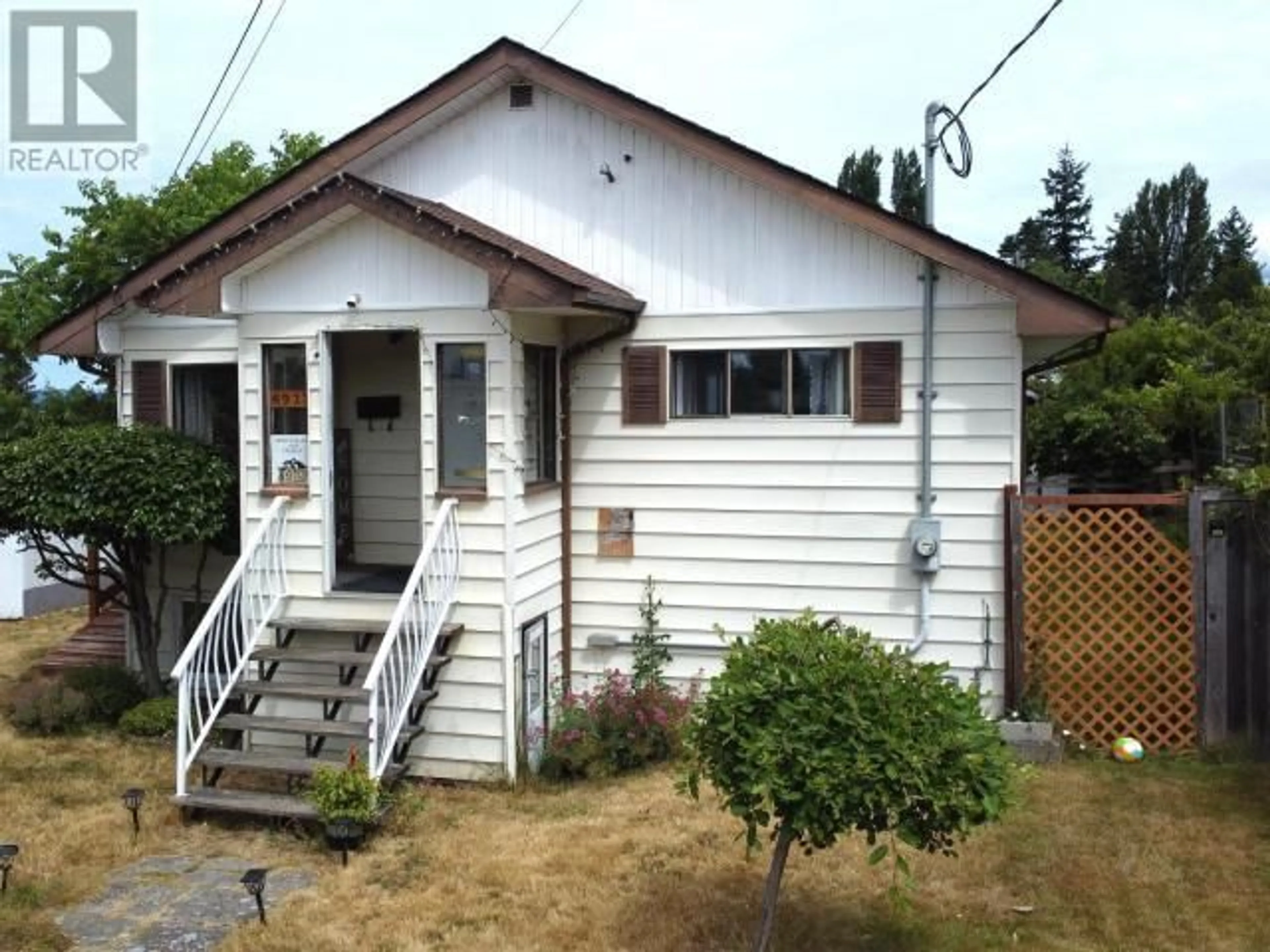 Home with vinyl exterior material, street for 6913 INVERMERE CRT, Powell River British Columbia V8A1N6