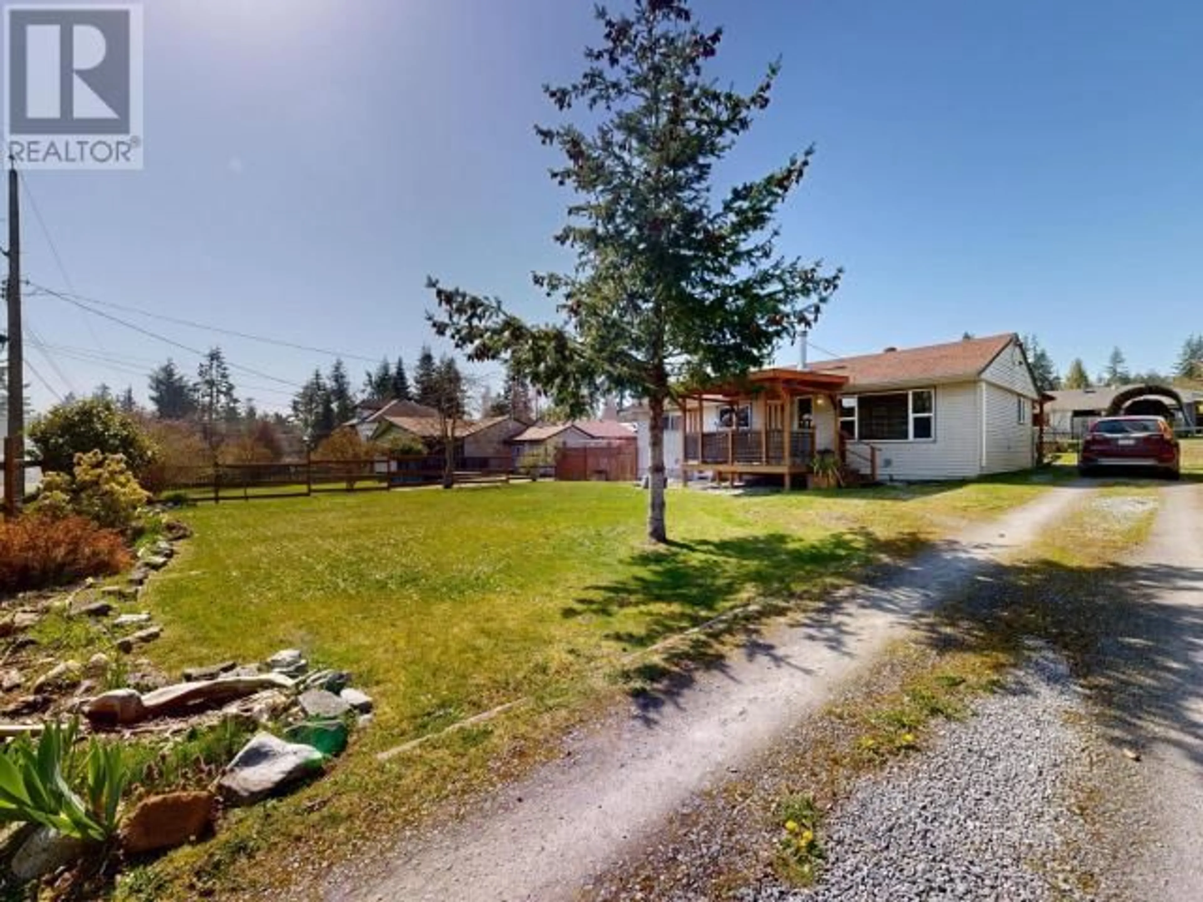 A pic from outside/outdoor area/front of a property/back of a property/a pic from drone, unknown for 4769 BALSAM STREET, Texada Island British Columbia