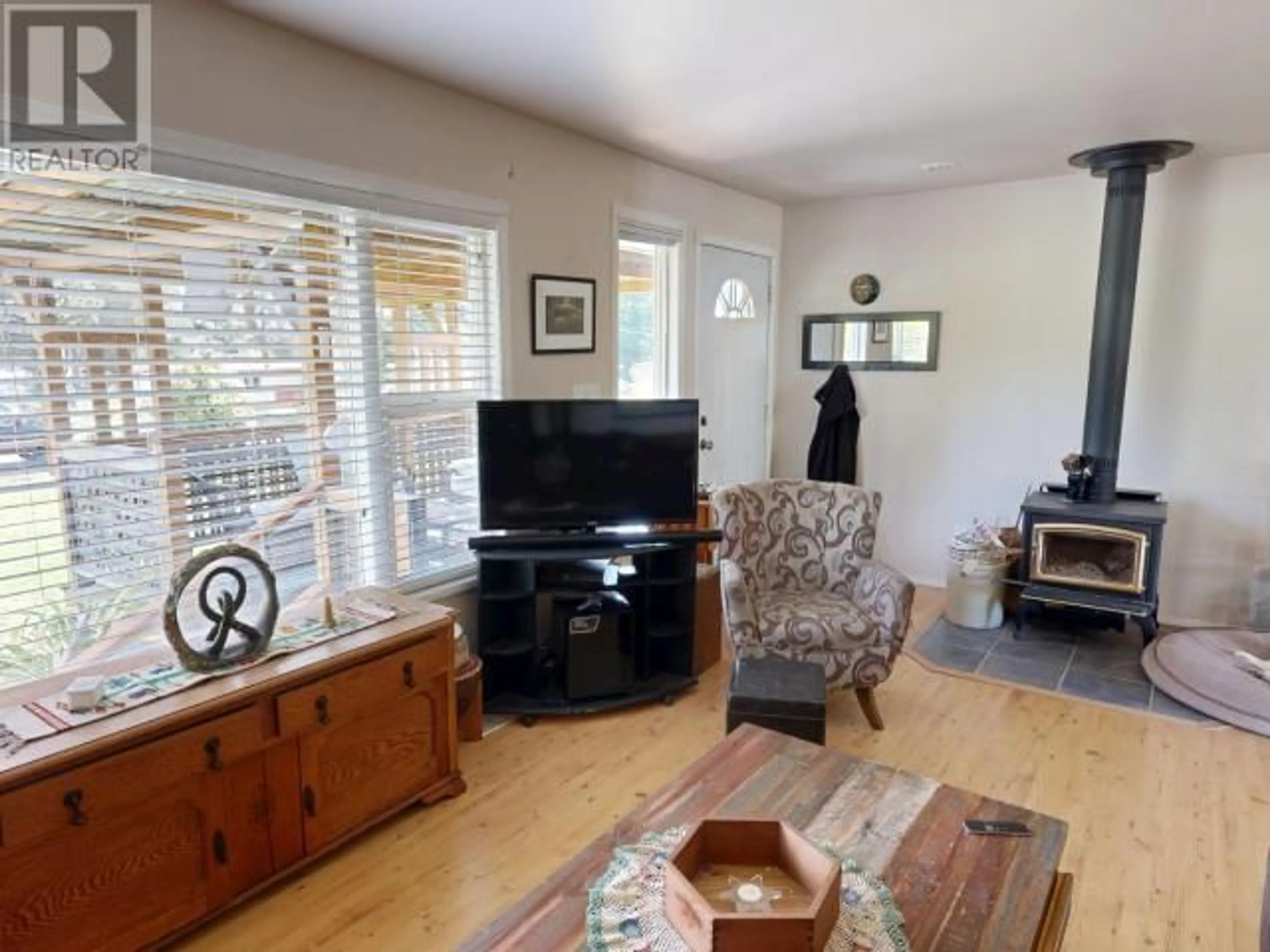 Living room with furniture, wood/laminate floor for 4769 BALSAM STREET, Texada Island British Columbia
