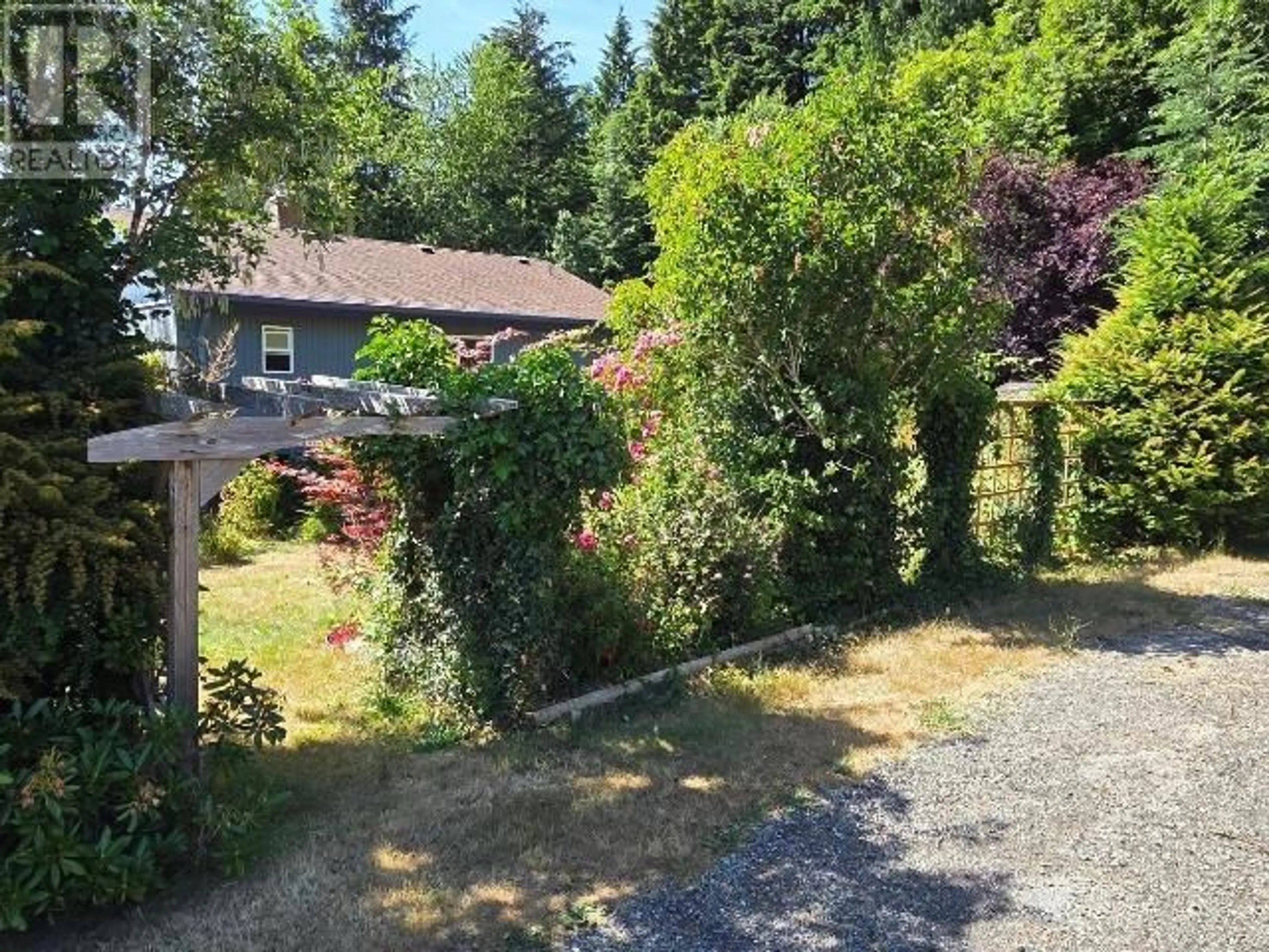 A pic from outside/outdoor area/front of a property/back of a property/a pic from drone, unknown for 3638 STRATHCONA AVE, Powell River British Columbia V8A2V4